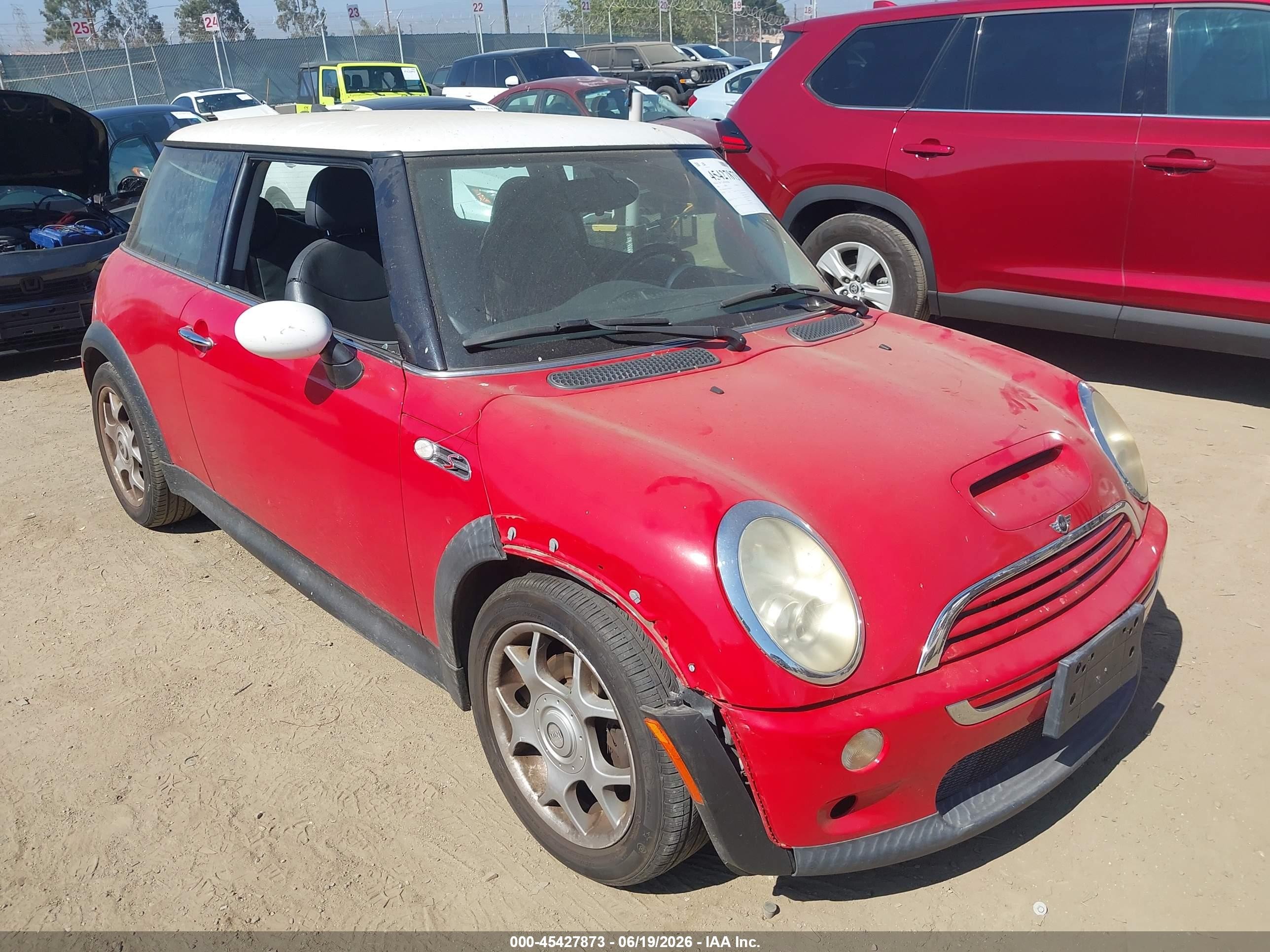 2005 MINI Hardtop S, VIN WMWRE33575TG96718 — Перед