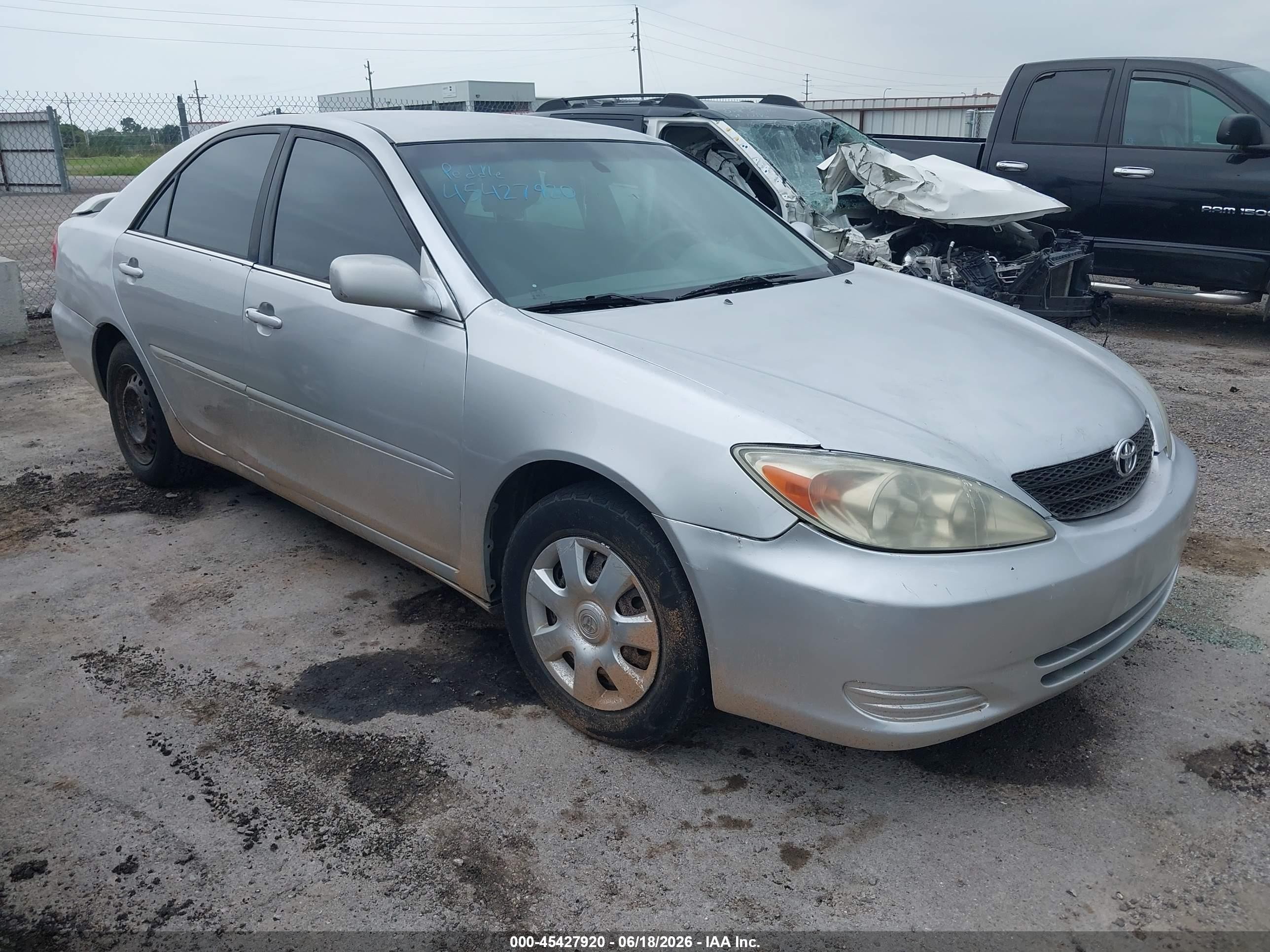 2004 Toyota Camry LE, VIN 4T1BE32KX4U352376 — Normal wear