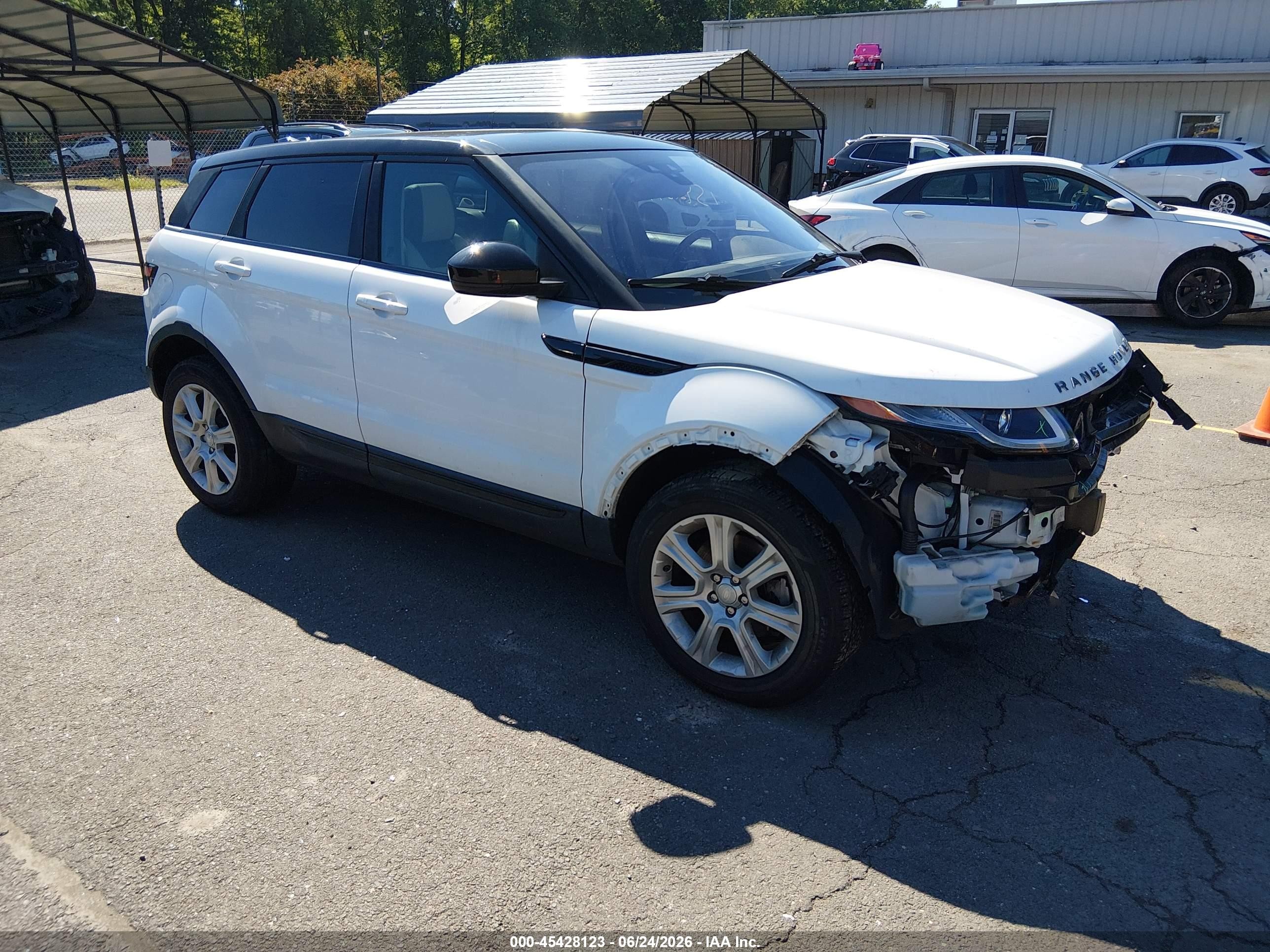 2016 Land Rover Range Rover Evoque SE, VIN SALVP2BG6GH160606 — Front end