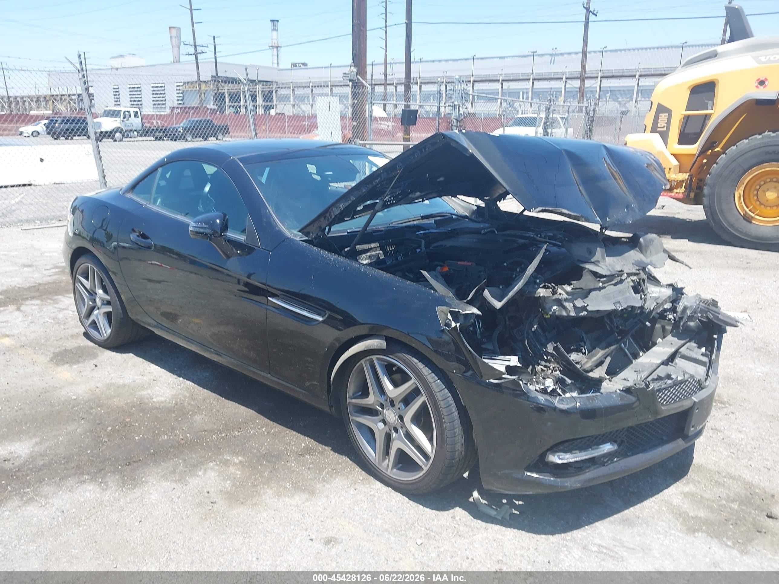 2013 Mercedes-Benz SLK 250, VIN WDDPK4HA8DF057097 — Front end