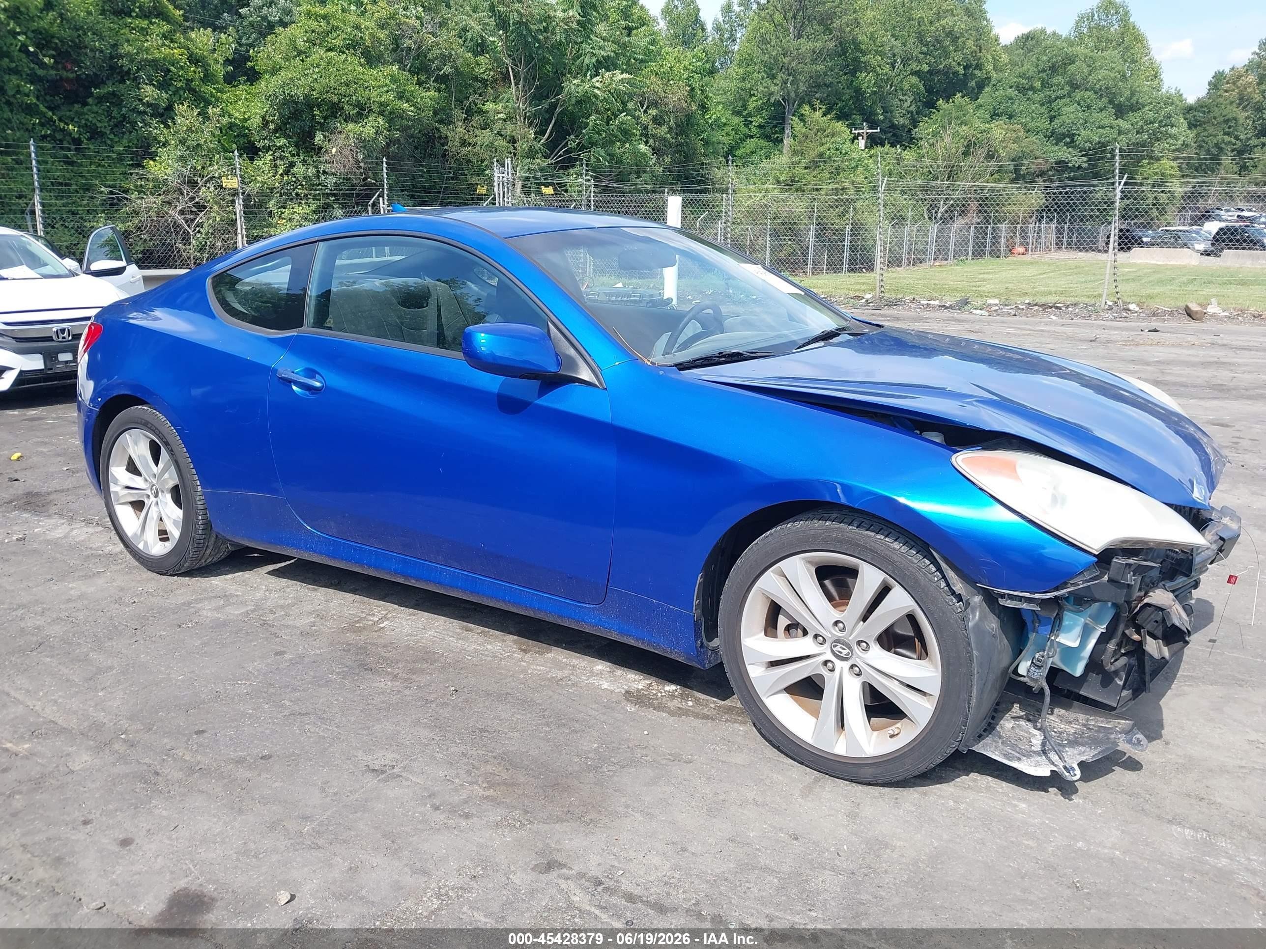 2010 Hyundai Genesis Coupe Grand Touring, VIN KMHHU6KH8AU017941 — Front end