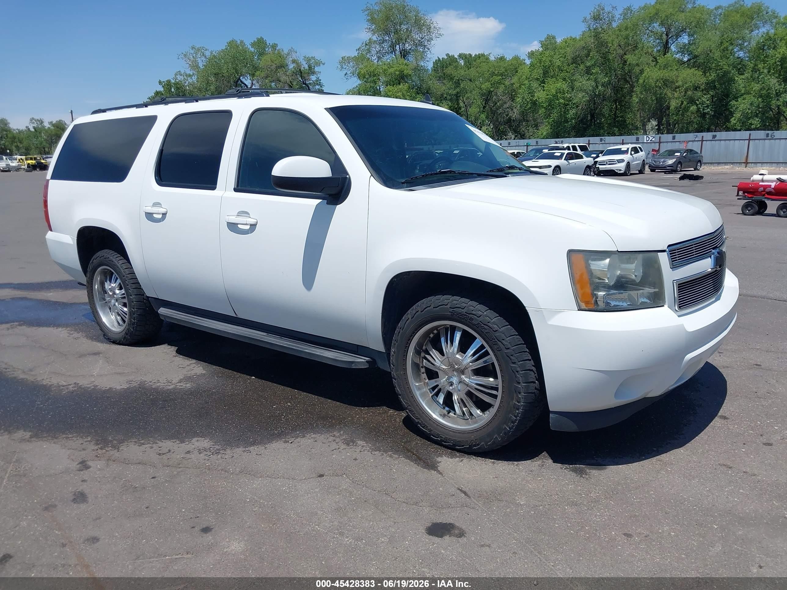 2010 Chevrolet Suburban LT, VIN 1GNUKJE34AR115337 — Normal wear