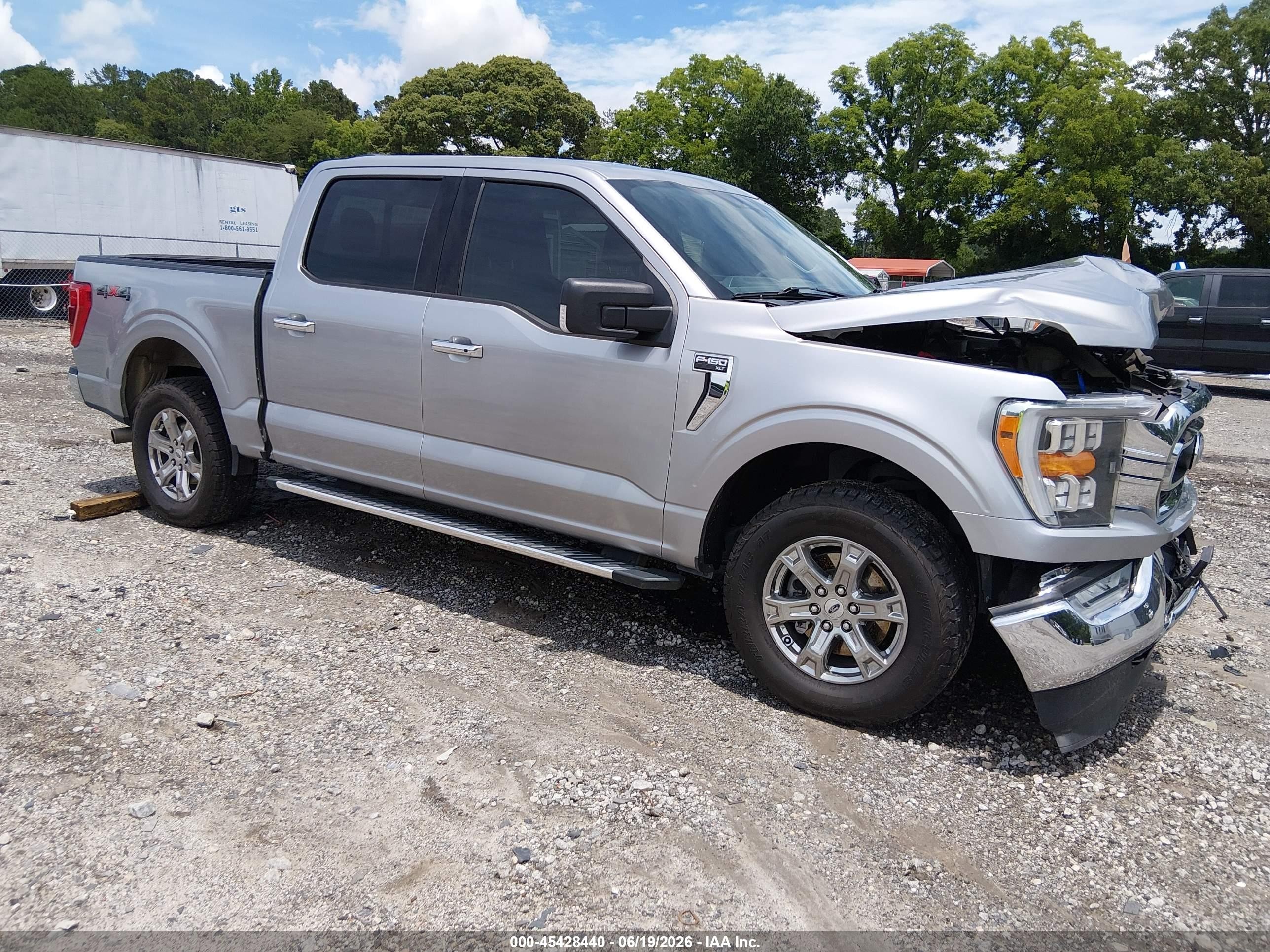2023 Ford F-150 XLT, VIN 1FTEW1EP2PFD21061 — Перед