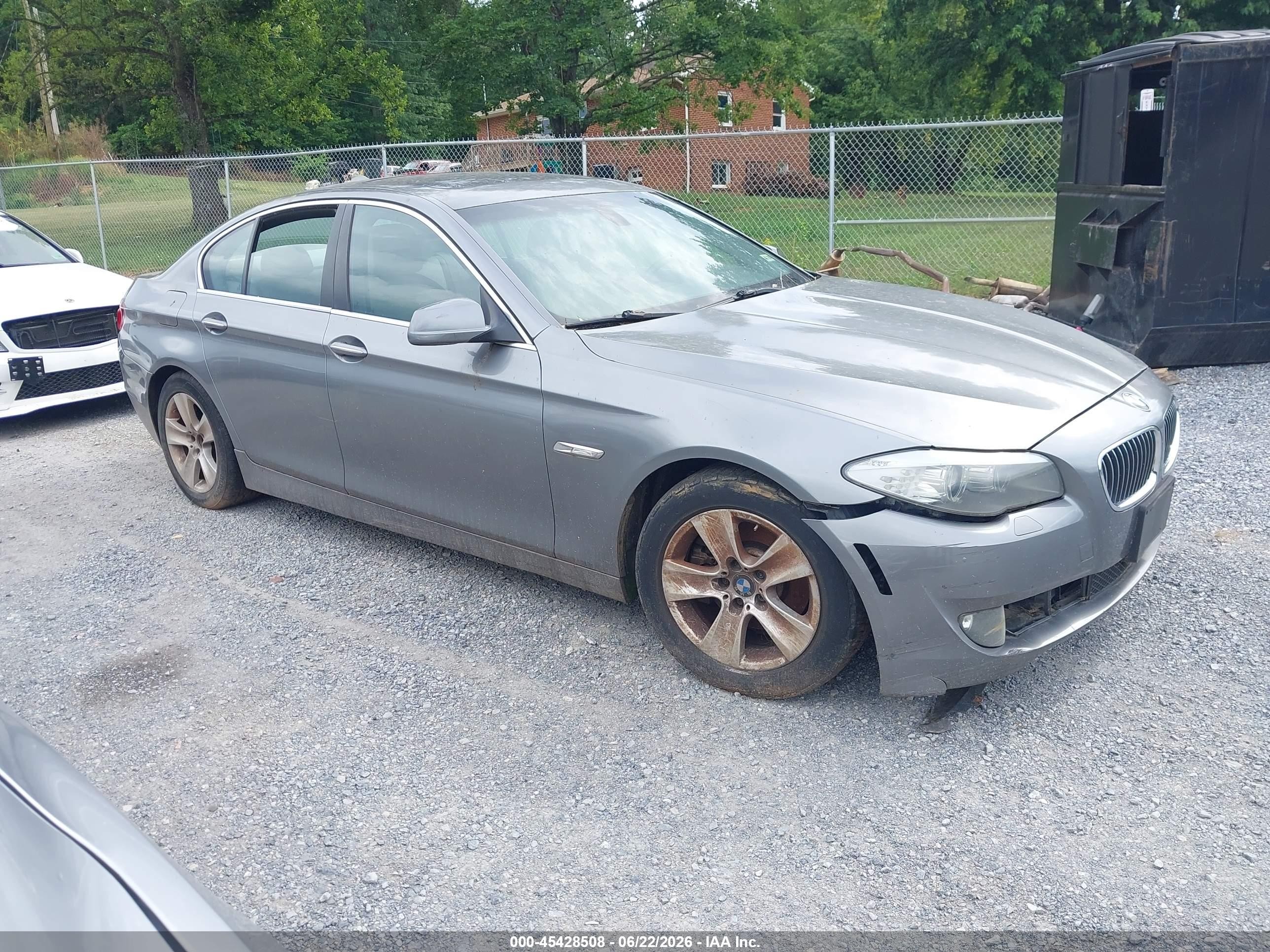 2011 BMW 5 Series 528i, VIN WBAFR1C59BC742733 — Normal wear