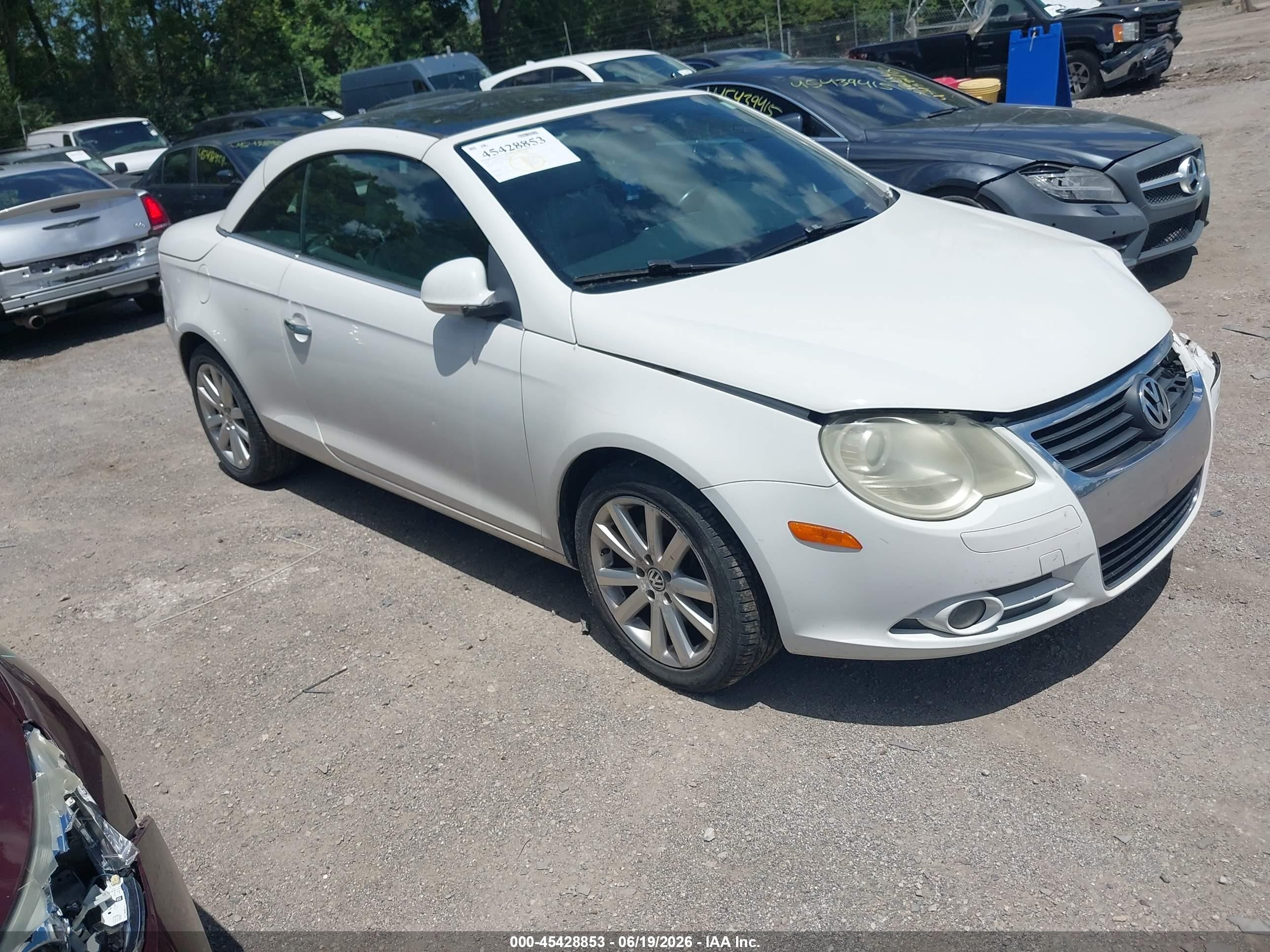 2007 Volkswagen Eos 2.0T, VIN WVWFA71F37V034966 — Front end