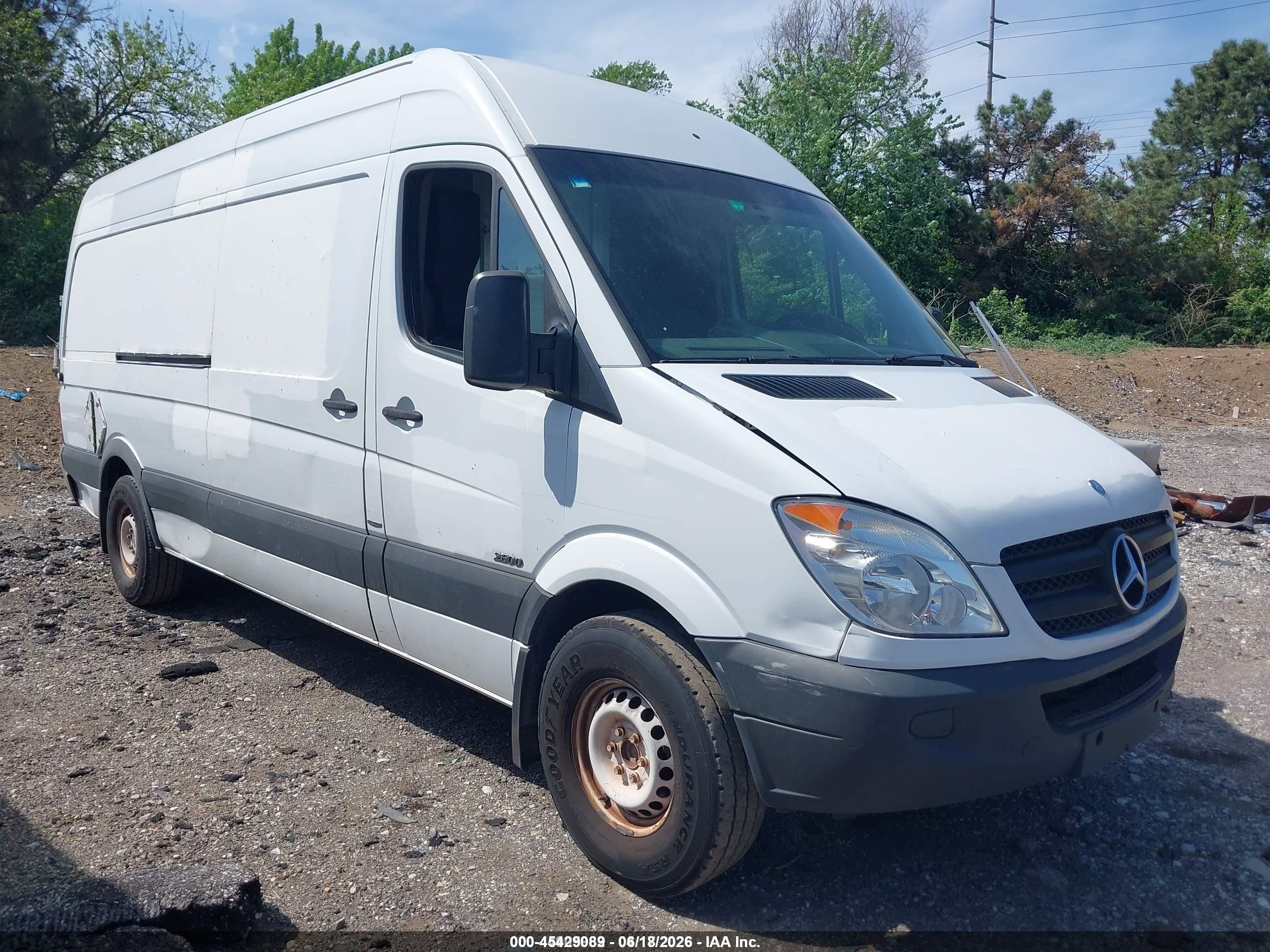2012 Mercedes-Benz Sprinter Cargo, VIN WD3PE8CB4C5683799 — Side