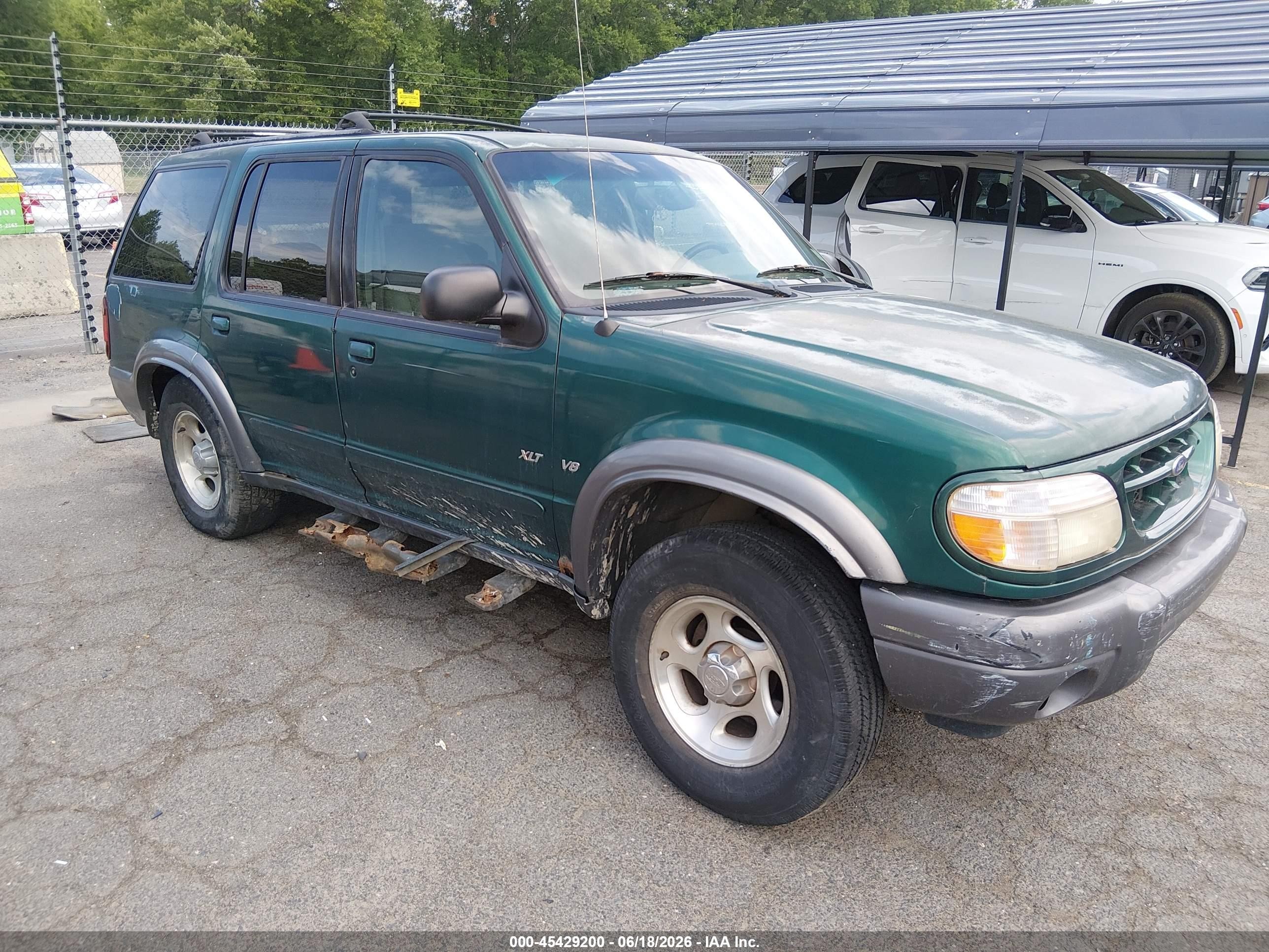 2001 Ford Explorer XLT, VIN 1FMZU83P91ZA37088 — Зад