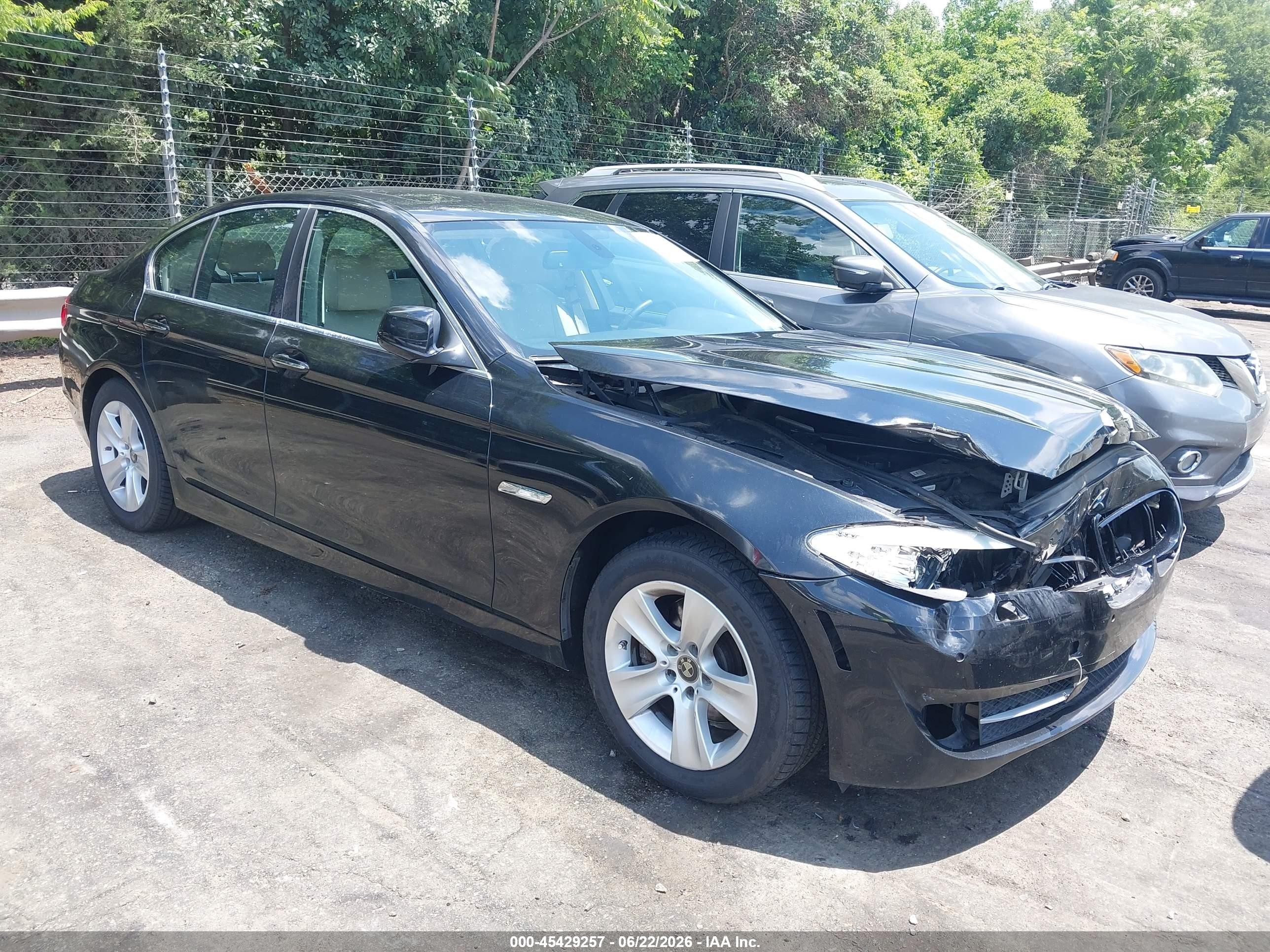 2011 BMW 5 Series 528i, VIN WBAFR1C55BDV76544 — Front end