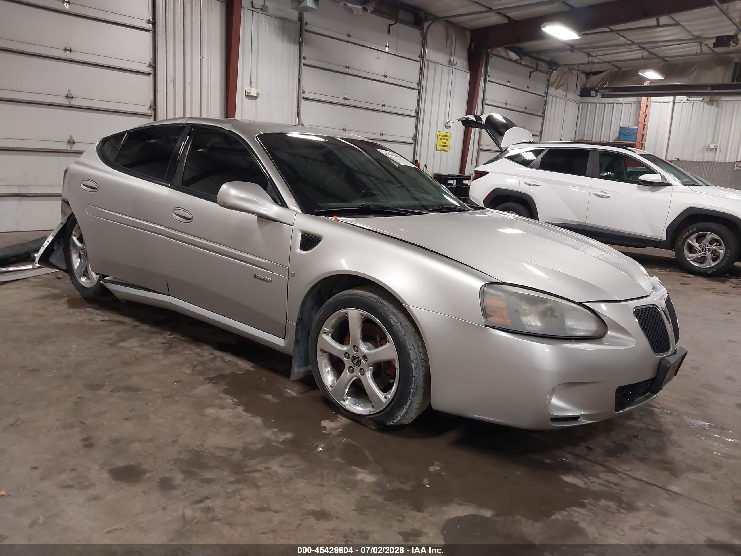2006 Pontiac Grand Prix GXP, VIN 2G2WC58CX61191781 — Rear end