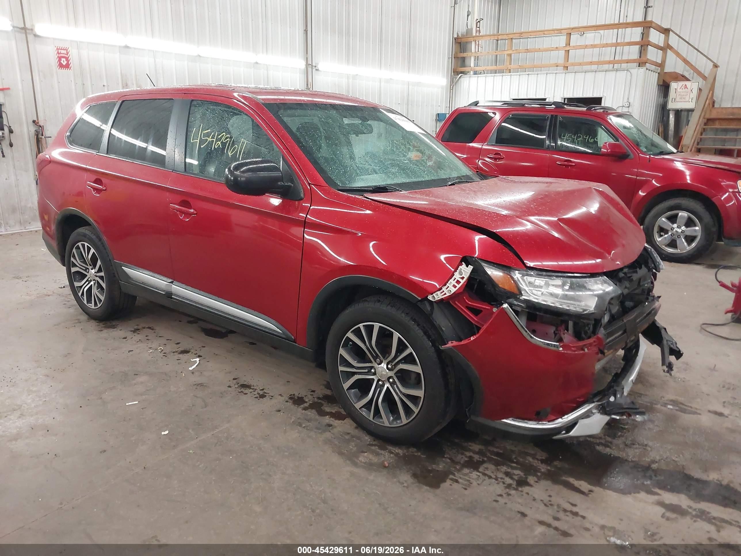 2016 Mitsubishi Outlander SE, VIN JA4AZ3A36GZ016613 — Front end