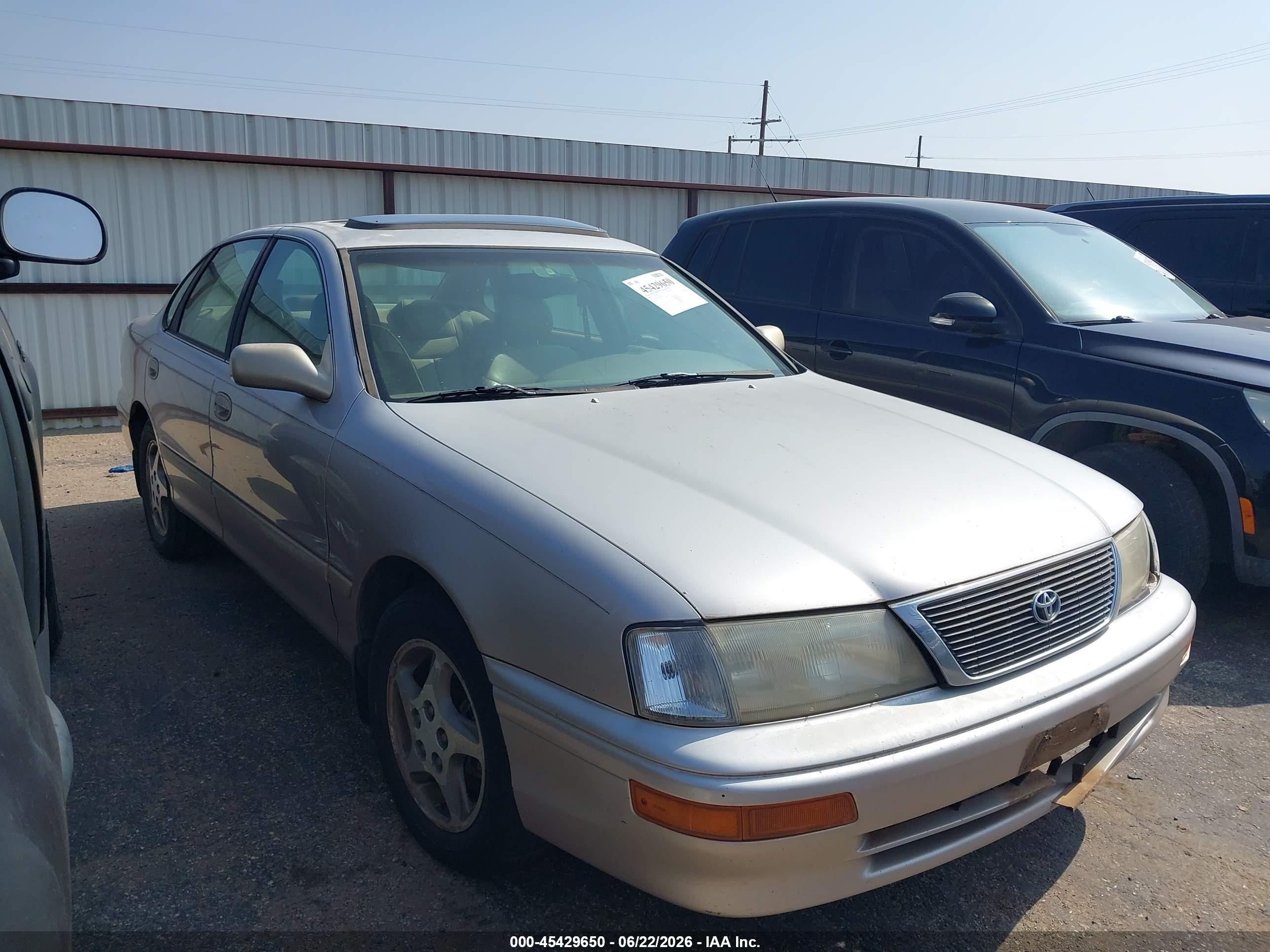 1997 Toyota Avalon XLS, VIN 4T1BF12B7VU170945 — Normal wear
