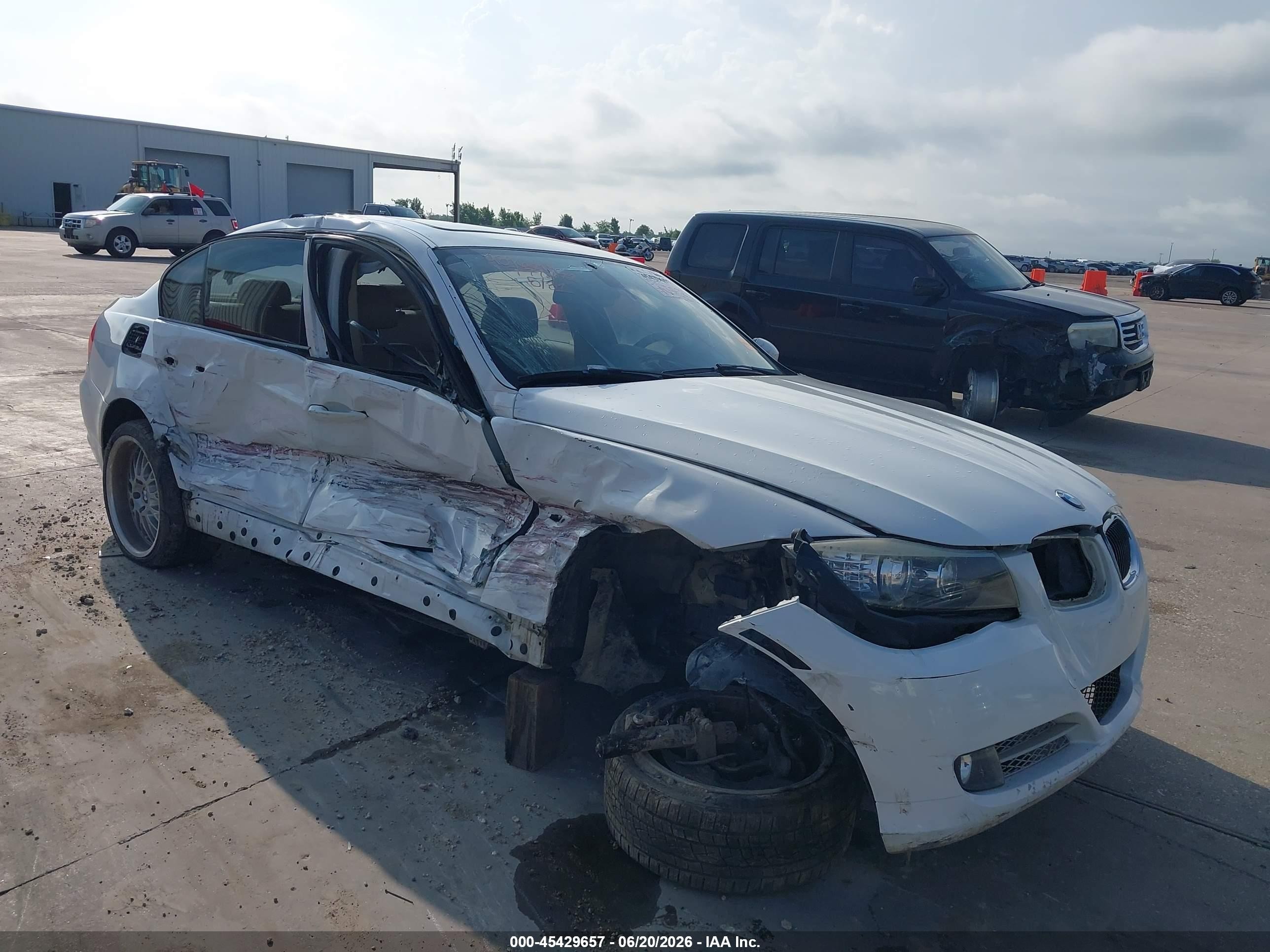 2010 BMW 3 Series 335d, VIN WBAPN7C51AA779272 — Бок