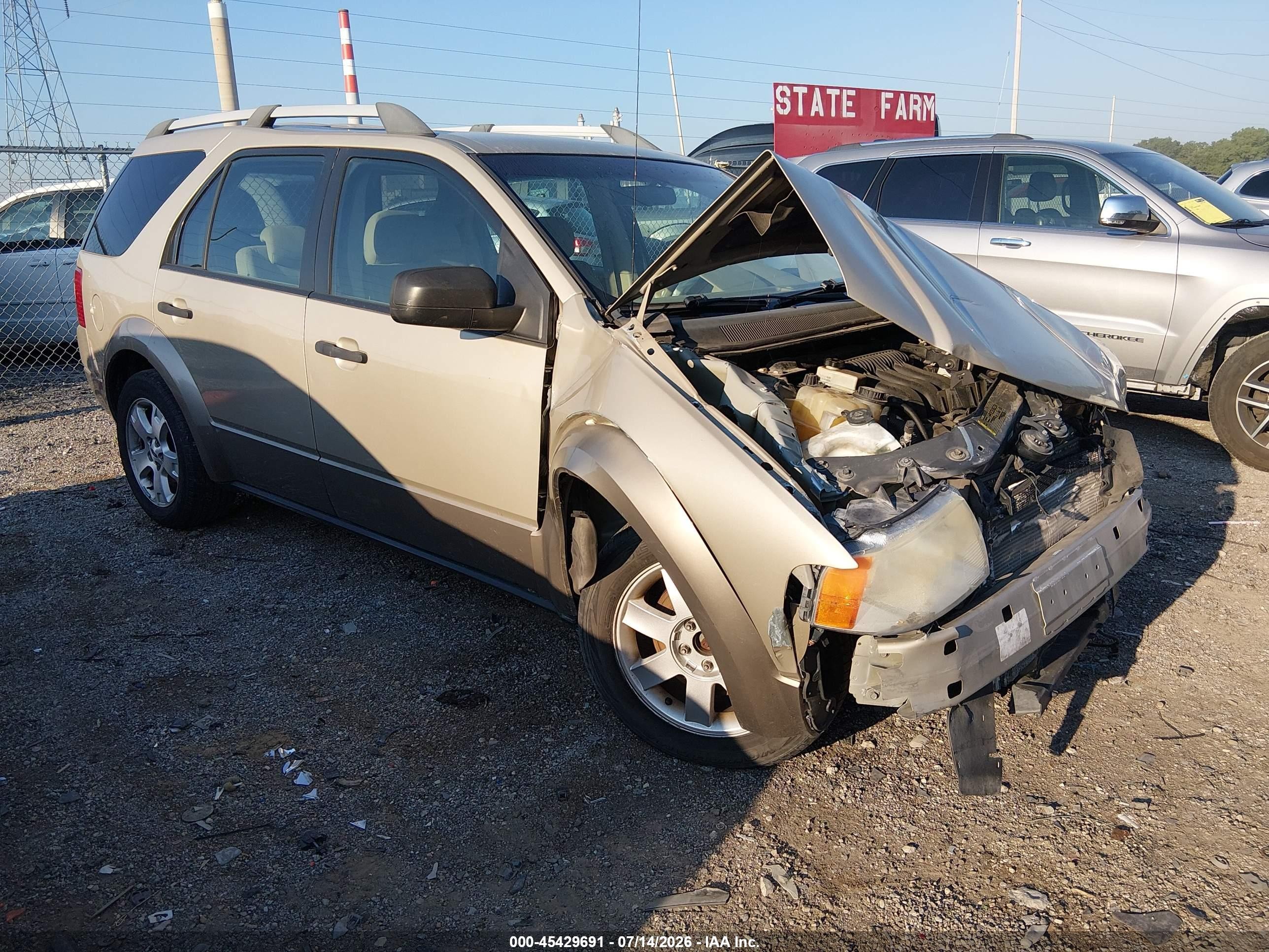 2005 Ford Freestyle SE, VIN 1FMZK04175GA22883 — Front end