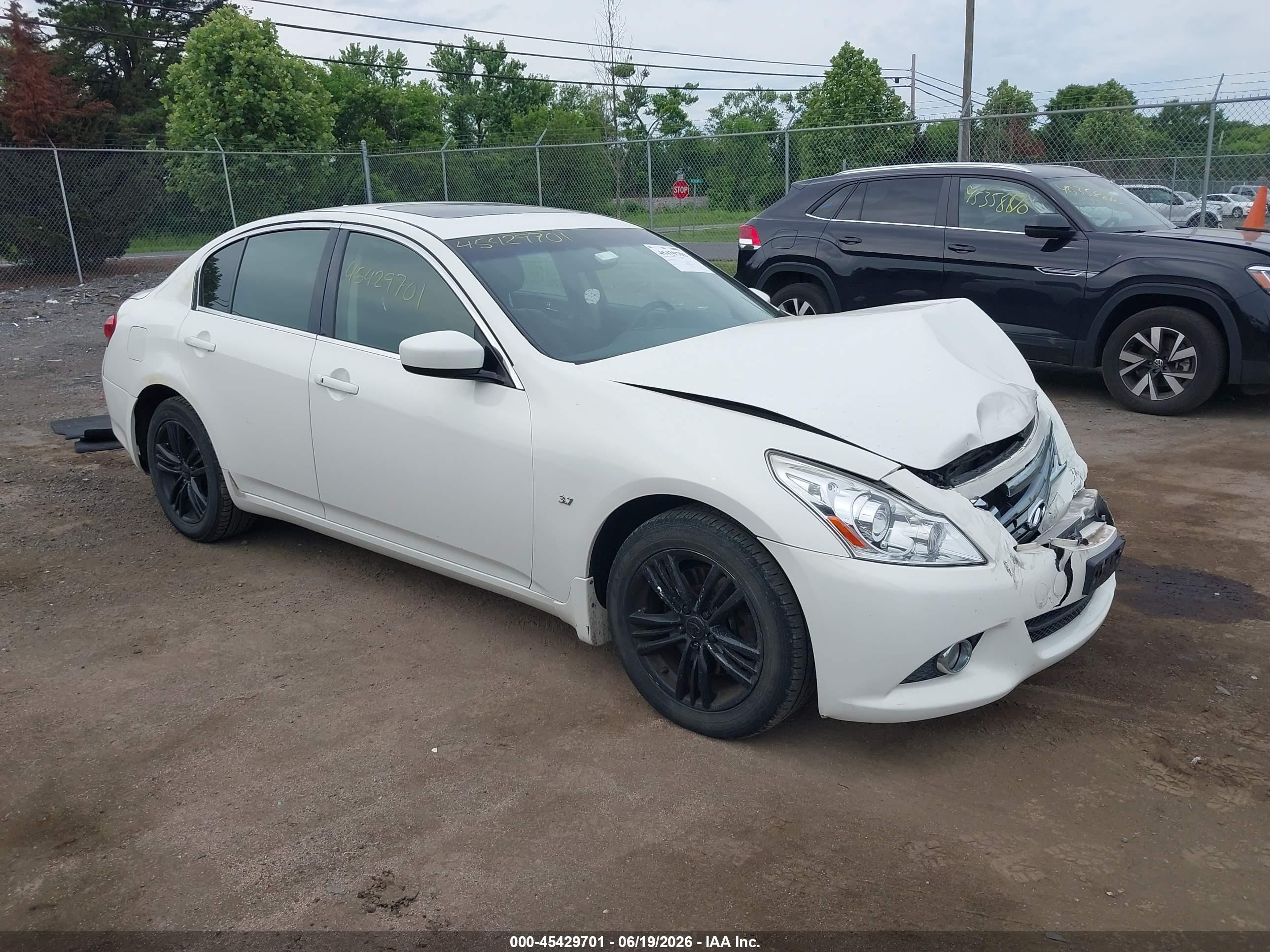 2015 Infiniti Q40, VIN JN1CV6AR6FM521873 — Front end