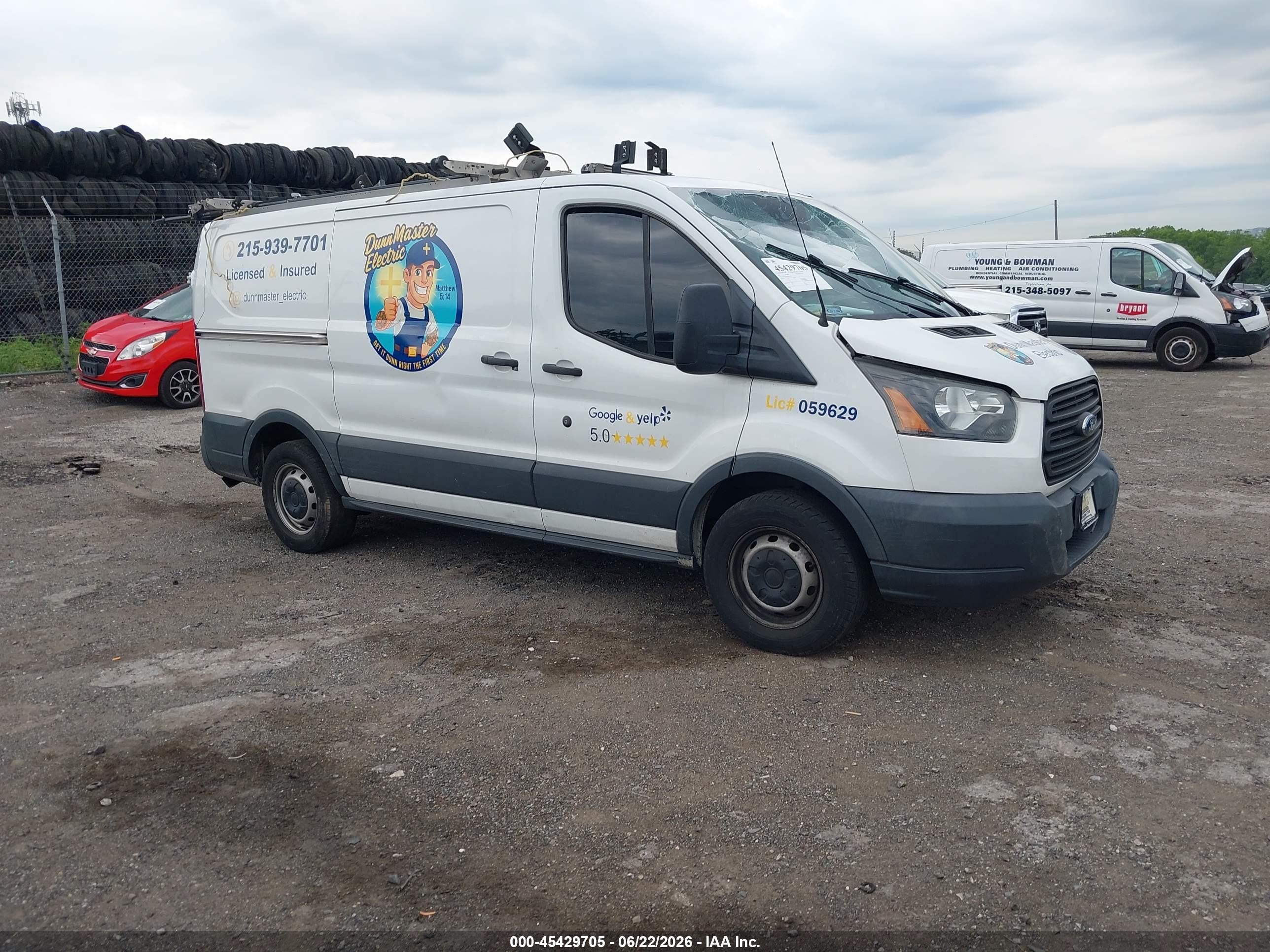 2017 Ford Transit, VIN 1FTYE1YM2HKA33759 — Зад
