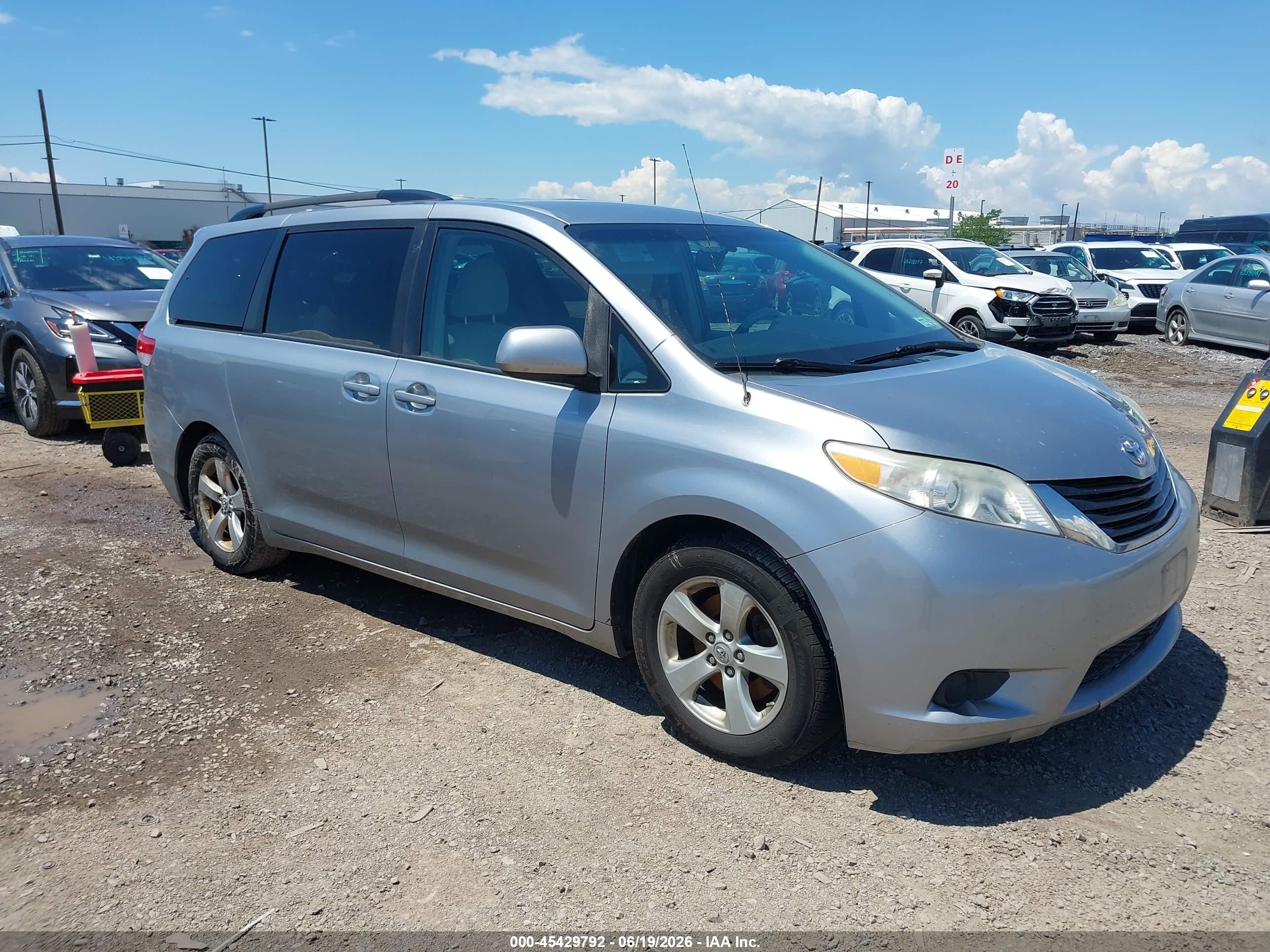 2013 Toyota Sienna LE, VIN 5TDKK3DC9DS290332 — Не указано