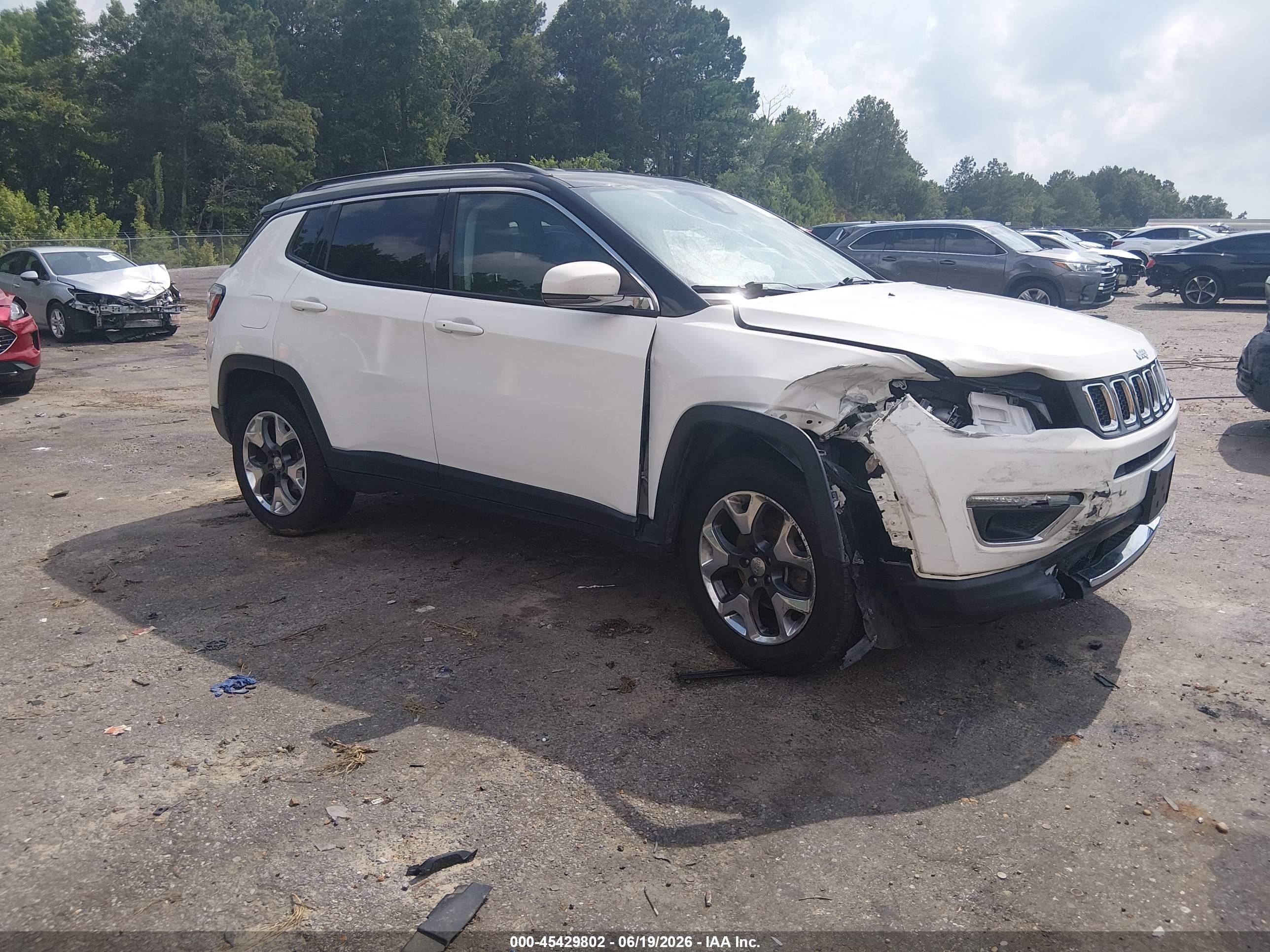2018 Jeep Compass Limited, VIN 3C4NJDCB7JT442589 — Front end