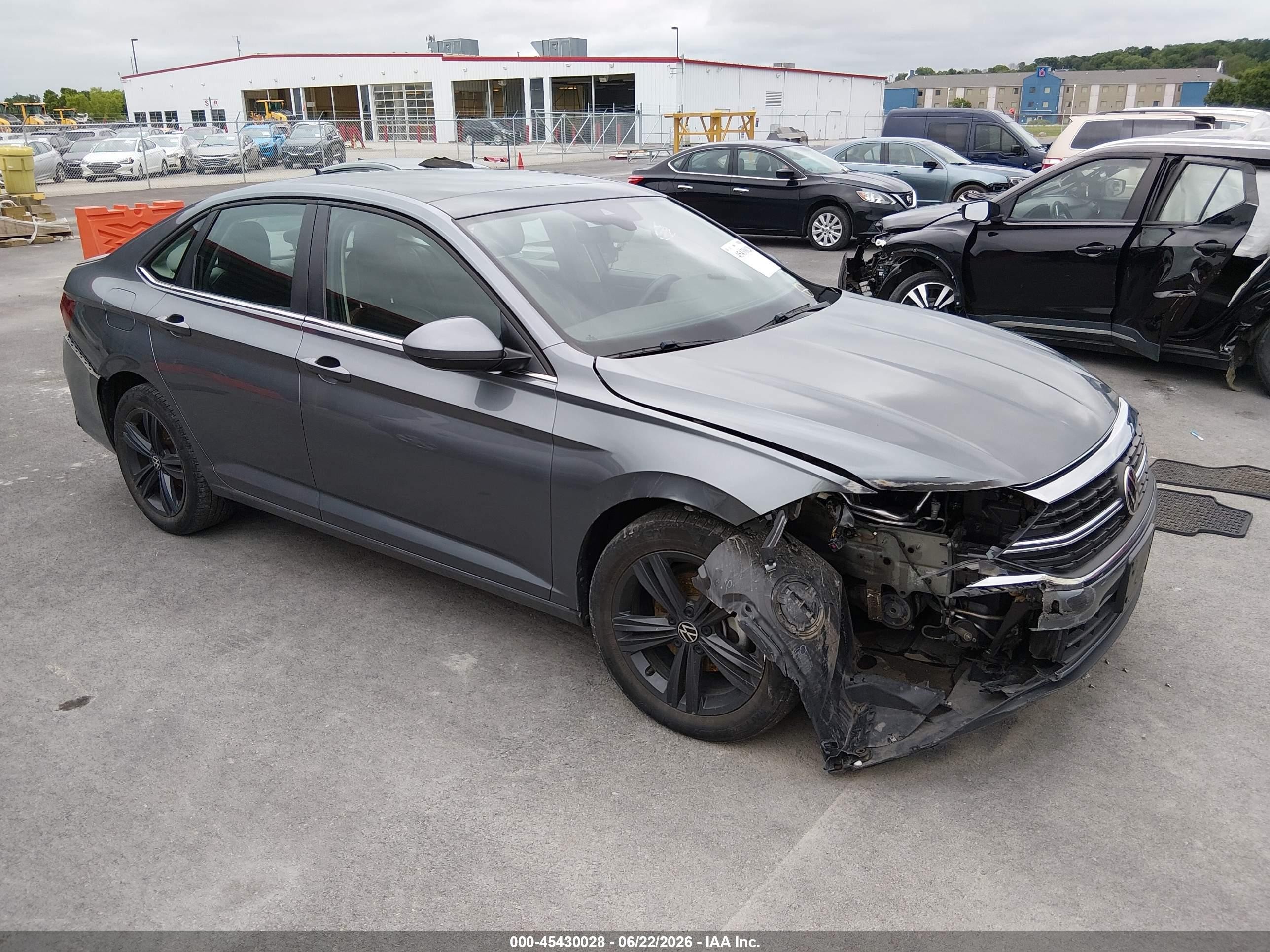 2022 Volkswagen Jetta SE, VIN 3VW7M7BU7NM001031 — Front end