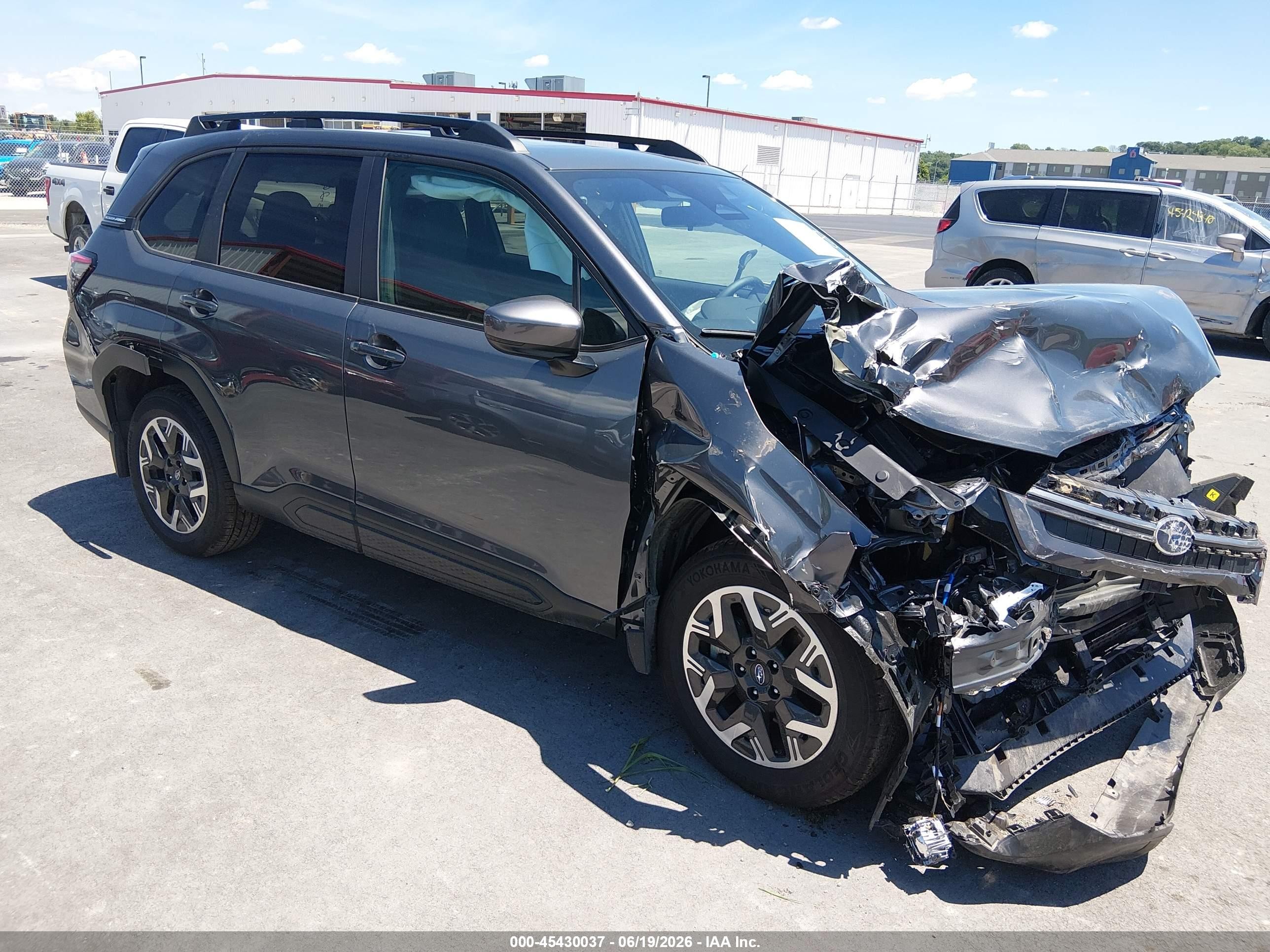 2026 Subaru Forester Premium, VIN 4S4SLDD66T3014781 — Перед
