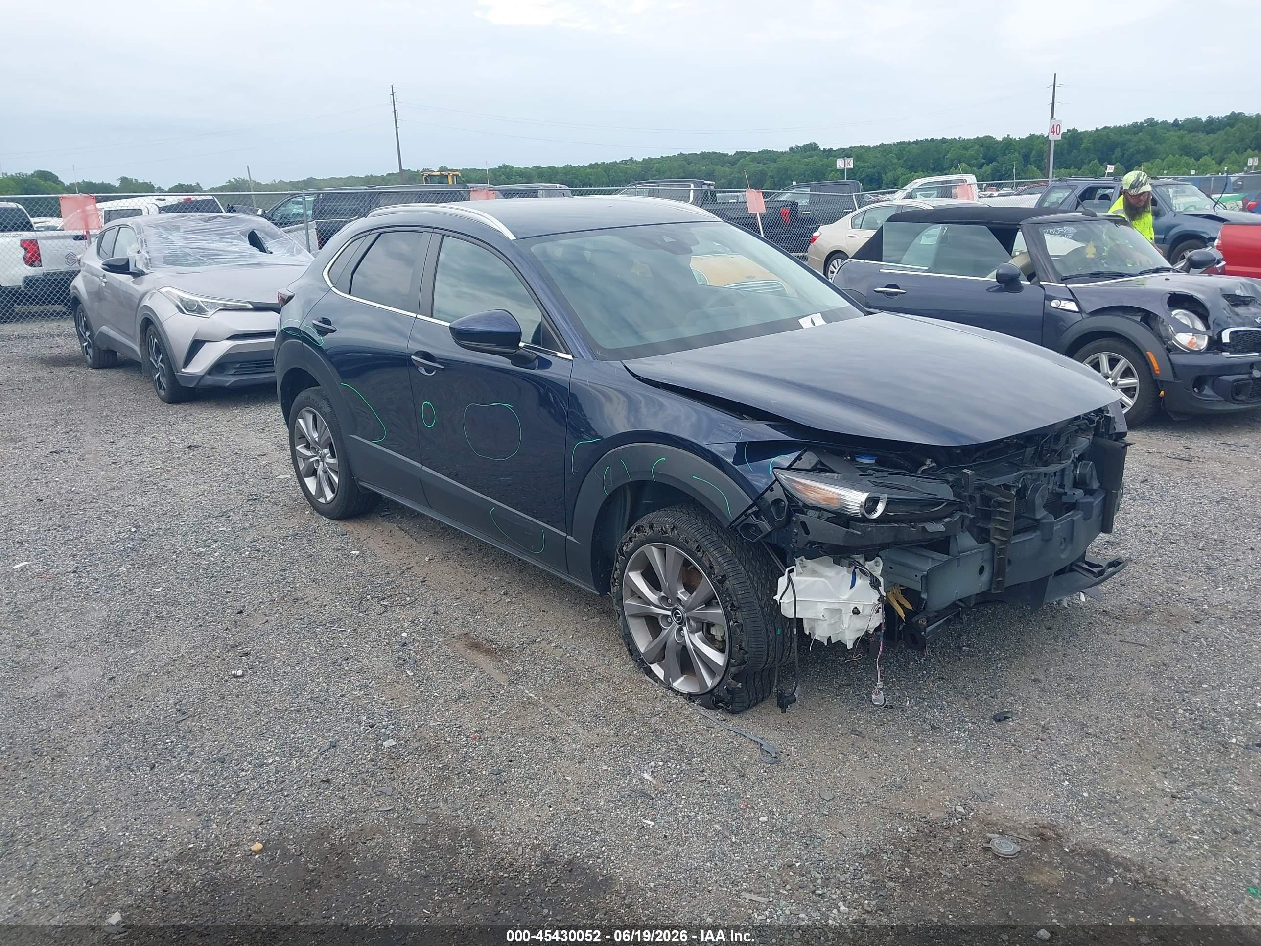 2022 Mazda CX-30 S Select, VIN 3MVDMBBL1NM400581 — Front end