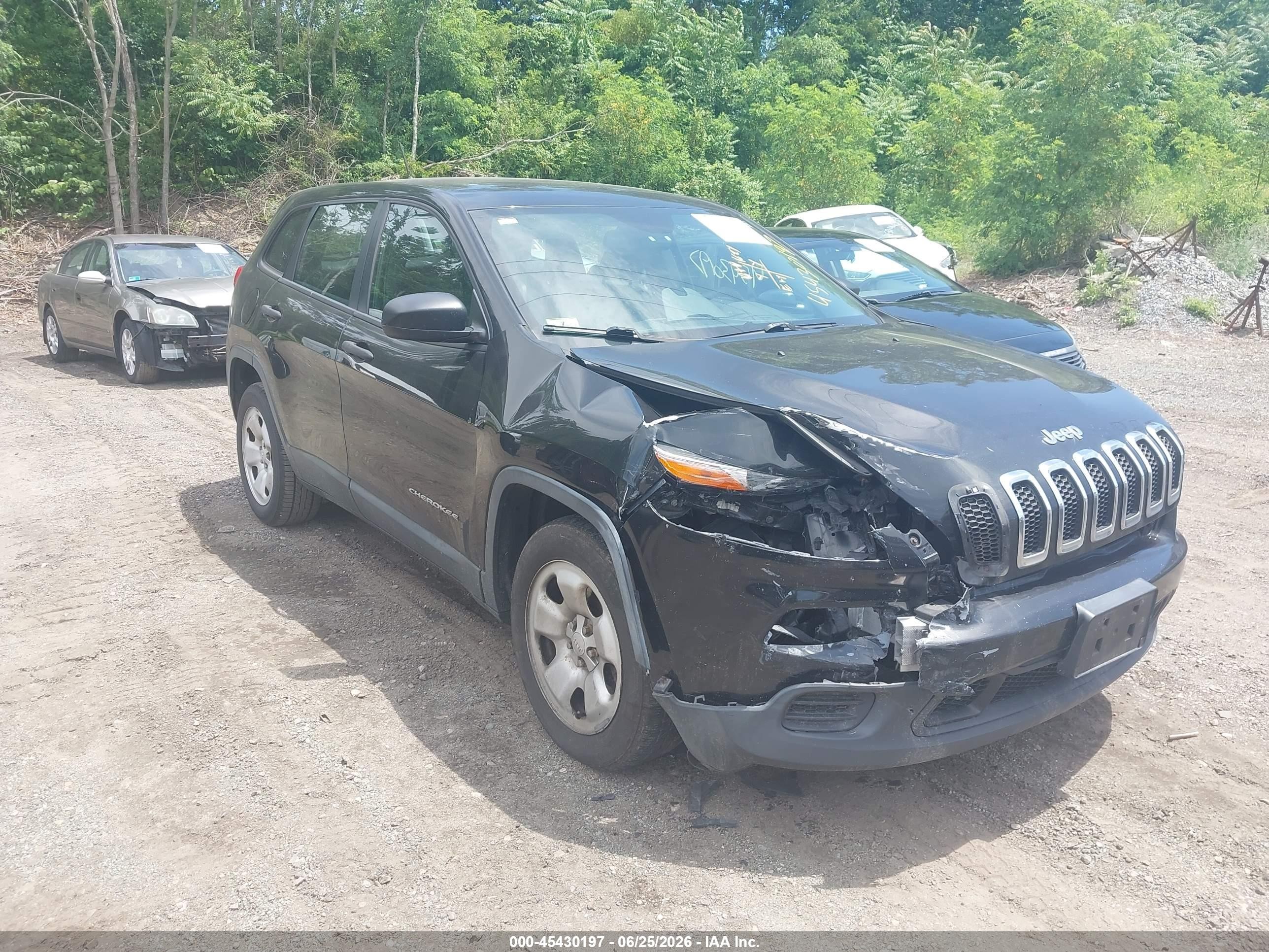 2015 Jeep Cherokee Sport, VIN 1C4PJLAB5FW531441 — Перед