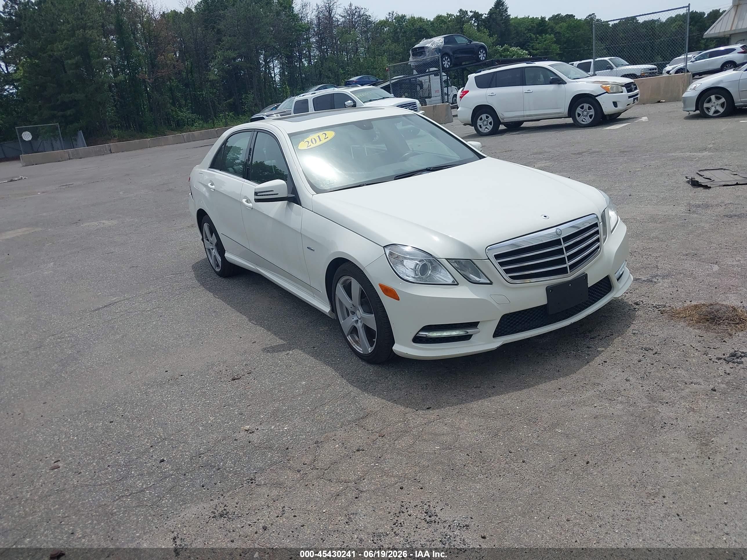 2012 Mercedes-Benz E 350 Luxury, VIN WDDHF8JB2CA619686 — Normal wear
