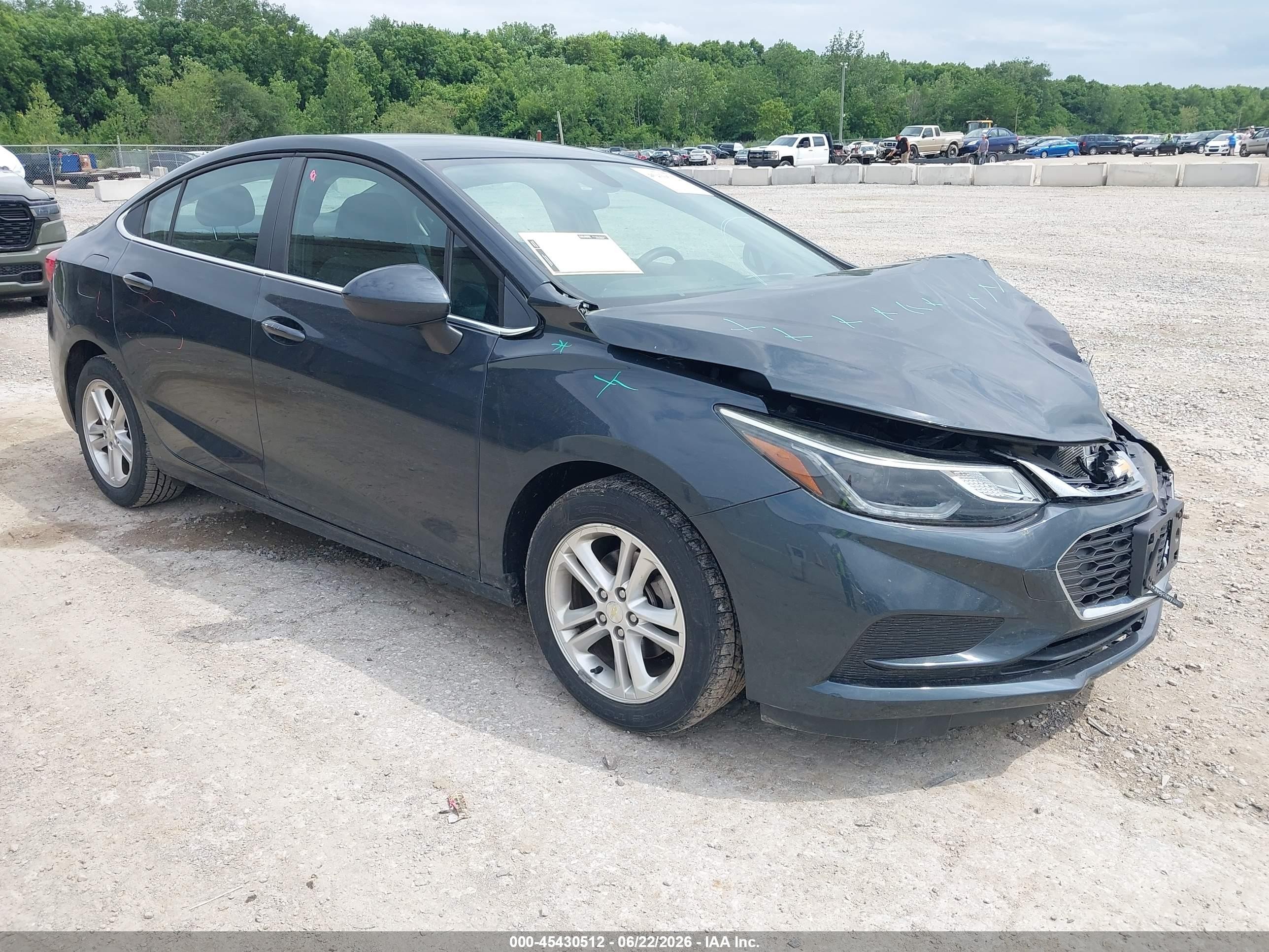 2018 Chevrolet Cruze LT, VIN 1G1BE5SM1J7126778 — Перед