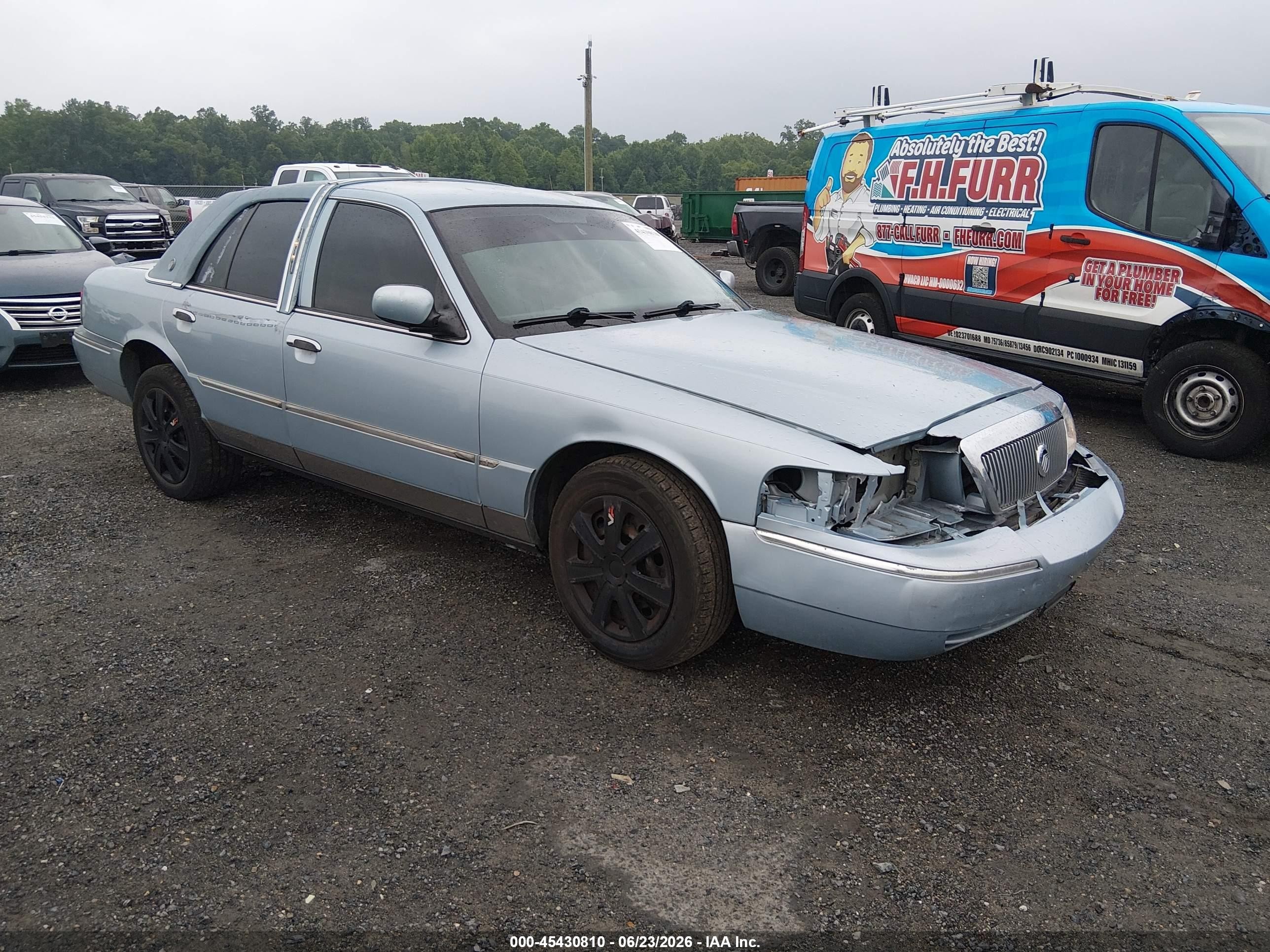 2004 Mercury Grand Marquis LS Premium, VIN 2MEFM75W44X687770 — Front end