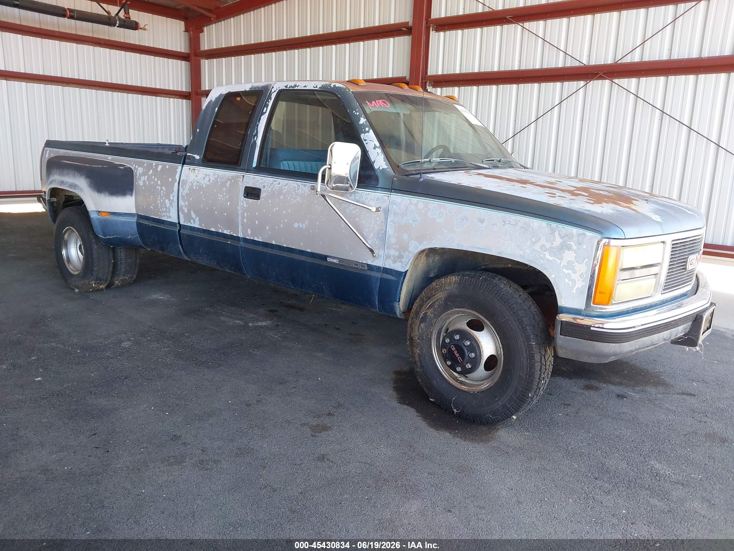 1990 GMC 3500 Pickups, VIN 2GTHC39N5L1521332 — Side