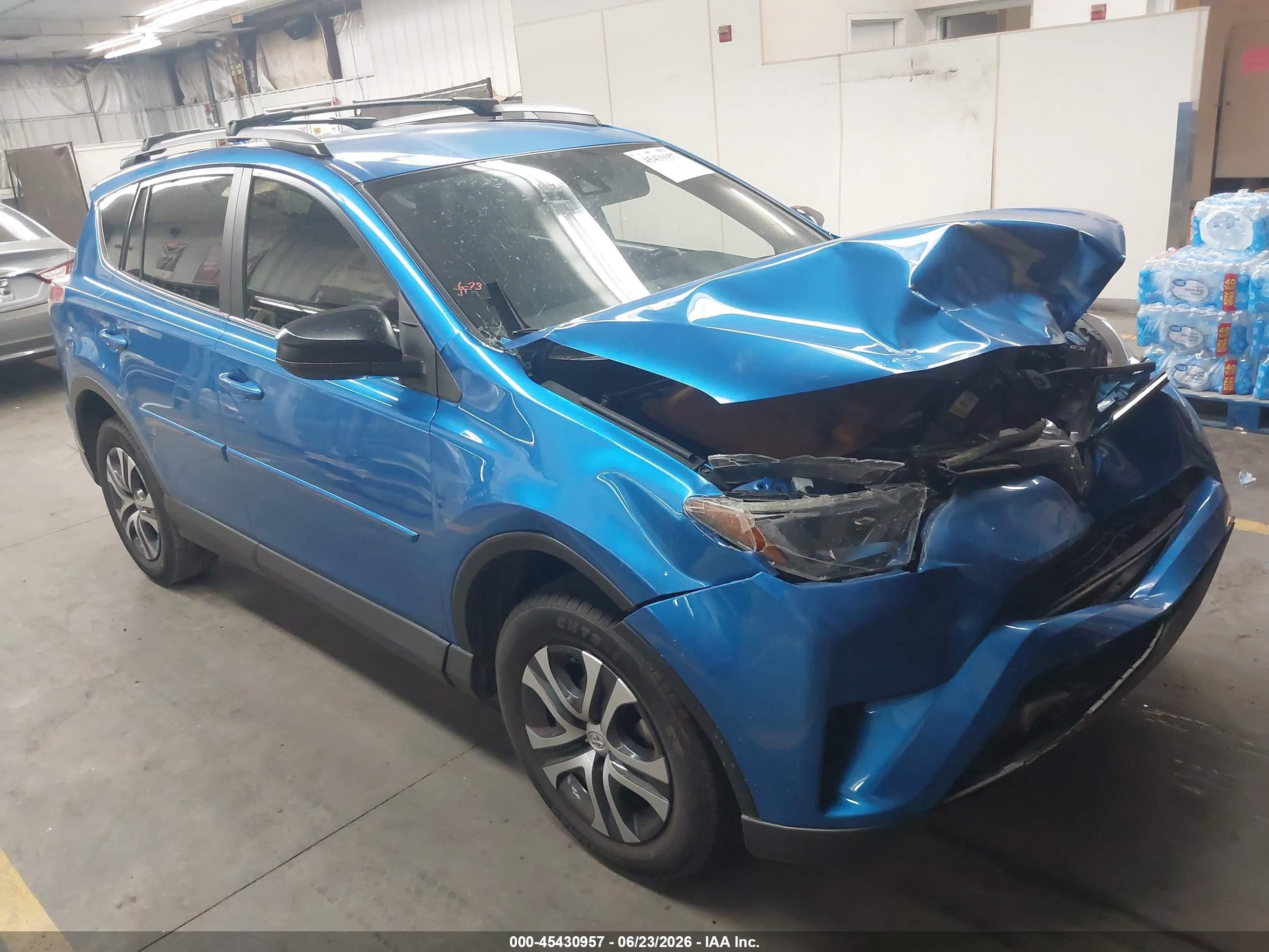 2018 Toyota RAV4 LE, VIN JTMBFREV5JJ717747 — Front end