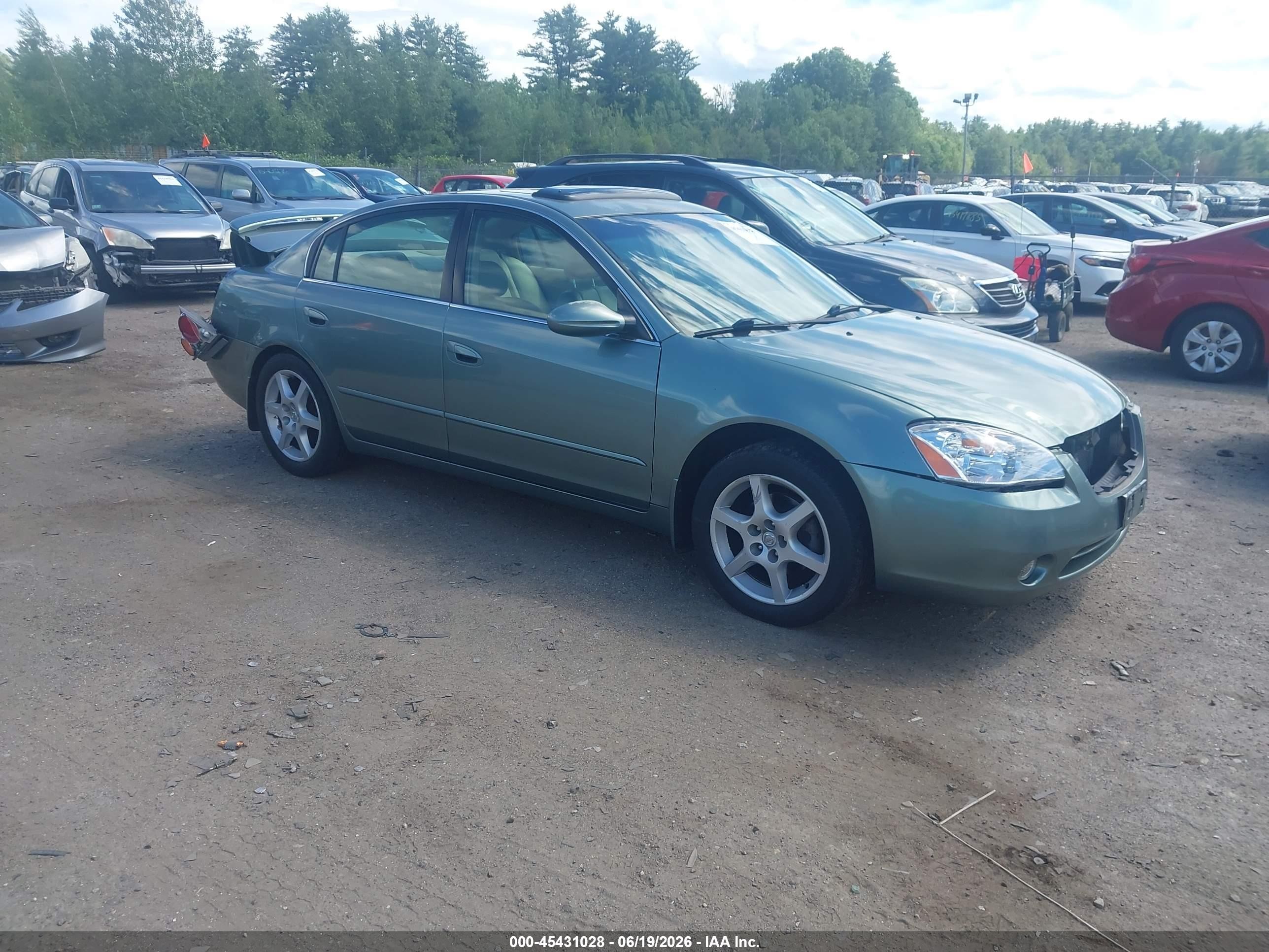 2002 Nissan Altima SE, VIN 1N4BL11E42C186620 — Rear end