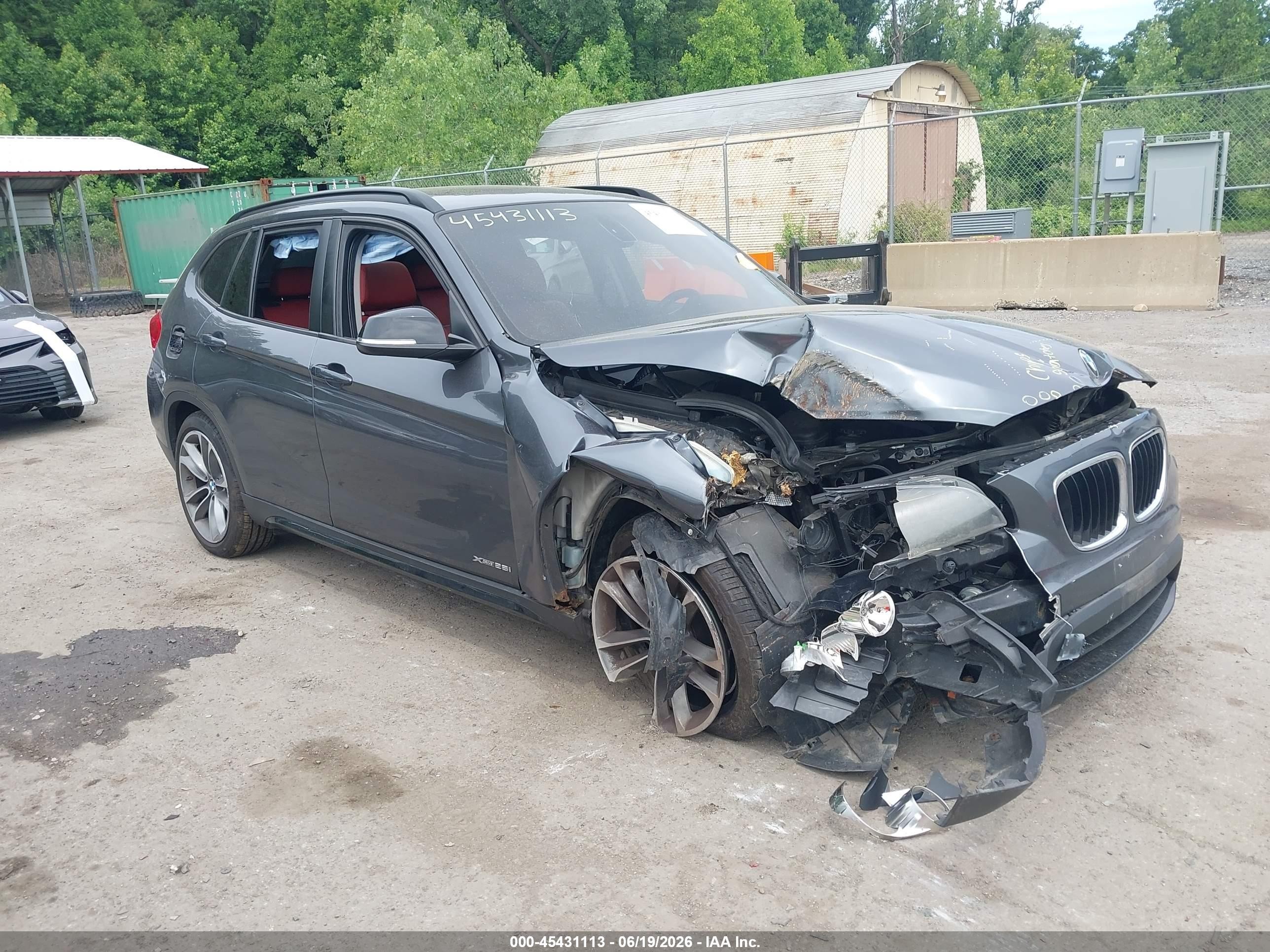 2013 BMW X1 xDrive28i, VIN WBAVL1C51DVR87708 — Front end