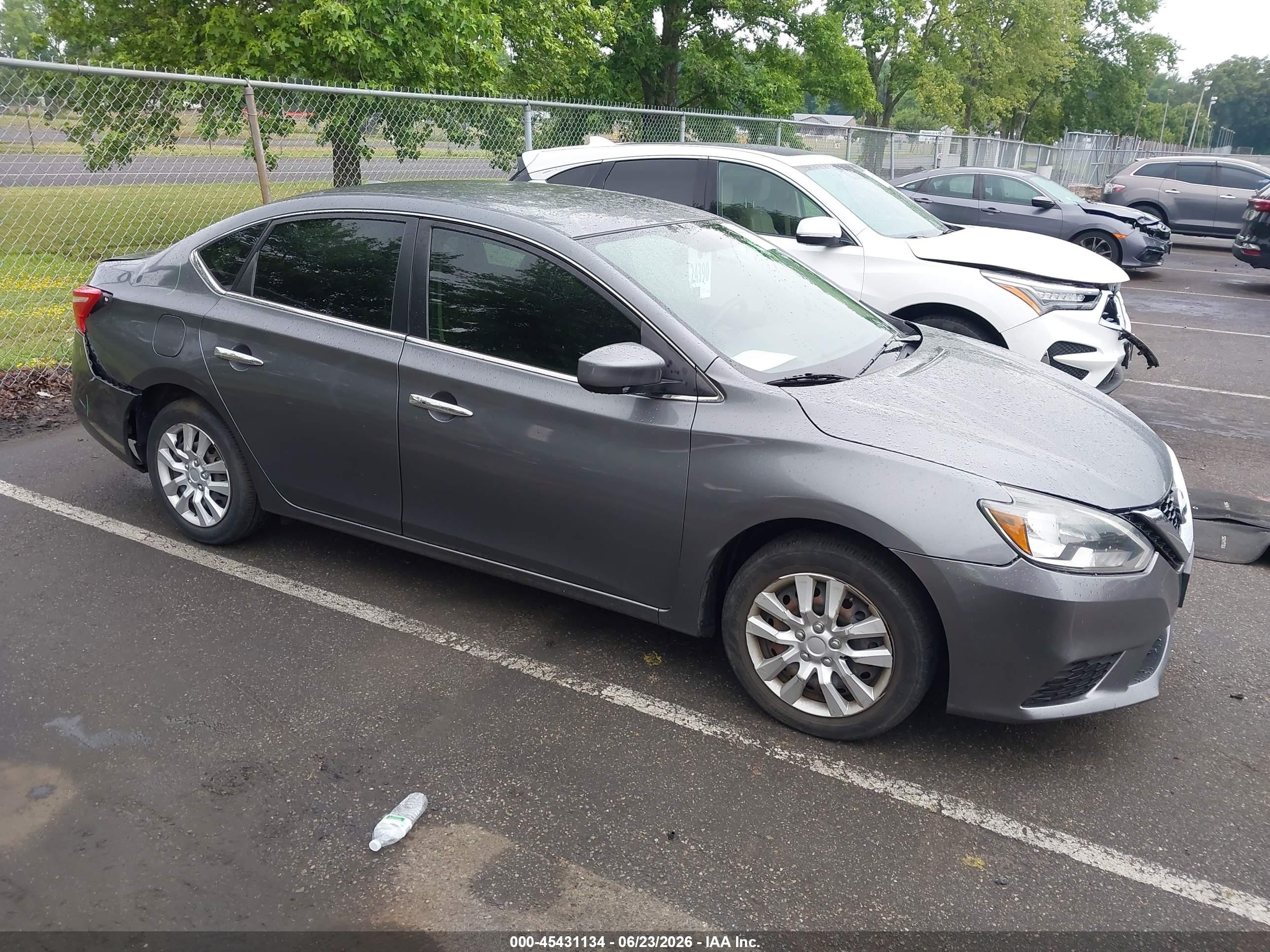 2017 Nissan Sentra SV, VIN 3N1AB7AP4HL673037 — Front end