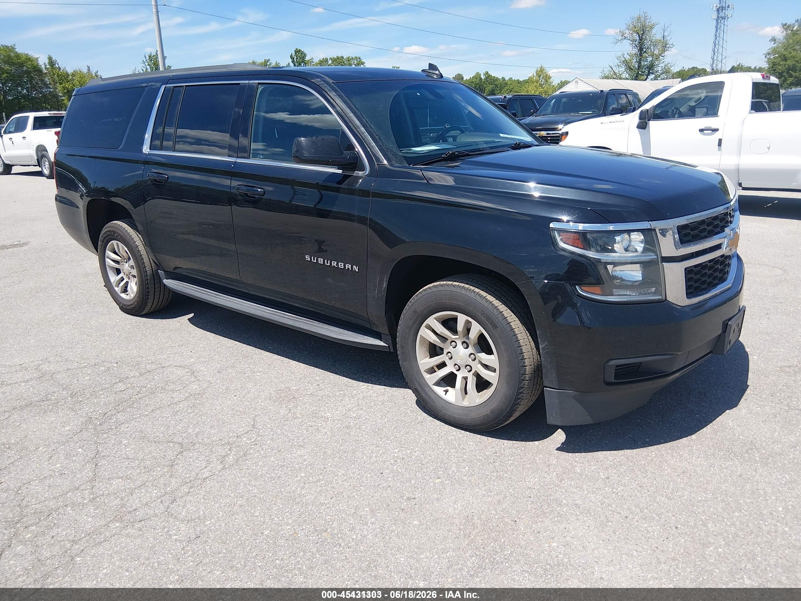 2018 Chevrolet Suburban LS, VIN 1GNSKGEC6JR310222 — Normal wear