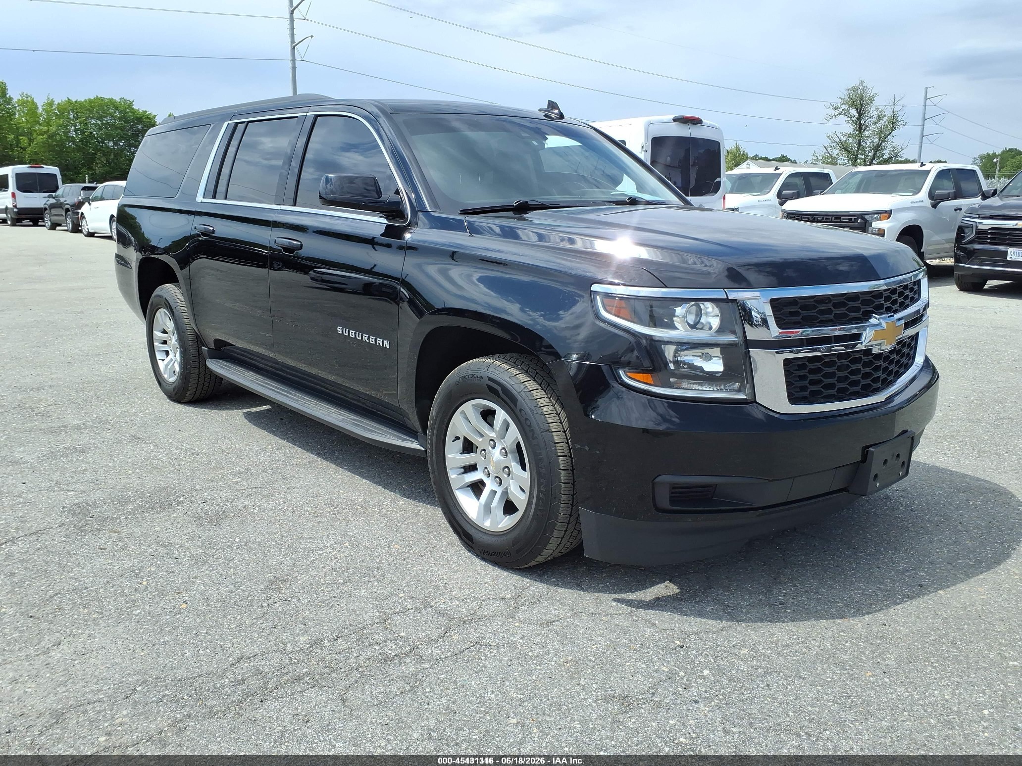 2018 Chevrolet Suburban LS, VIN 1GNSKGKC3JR346440 — Normal wear