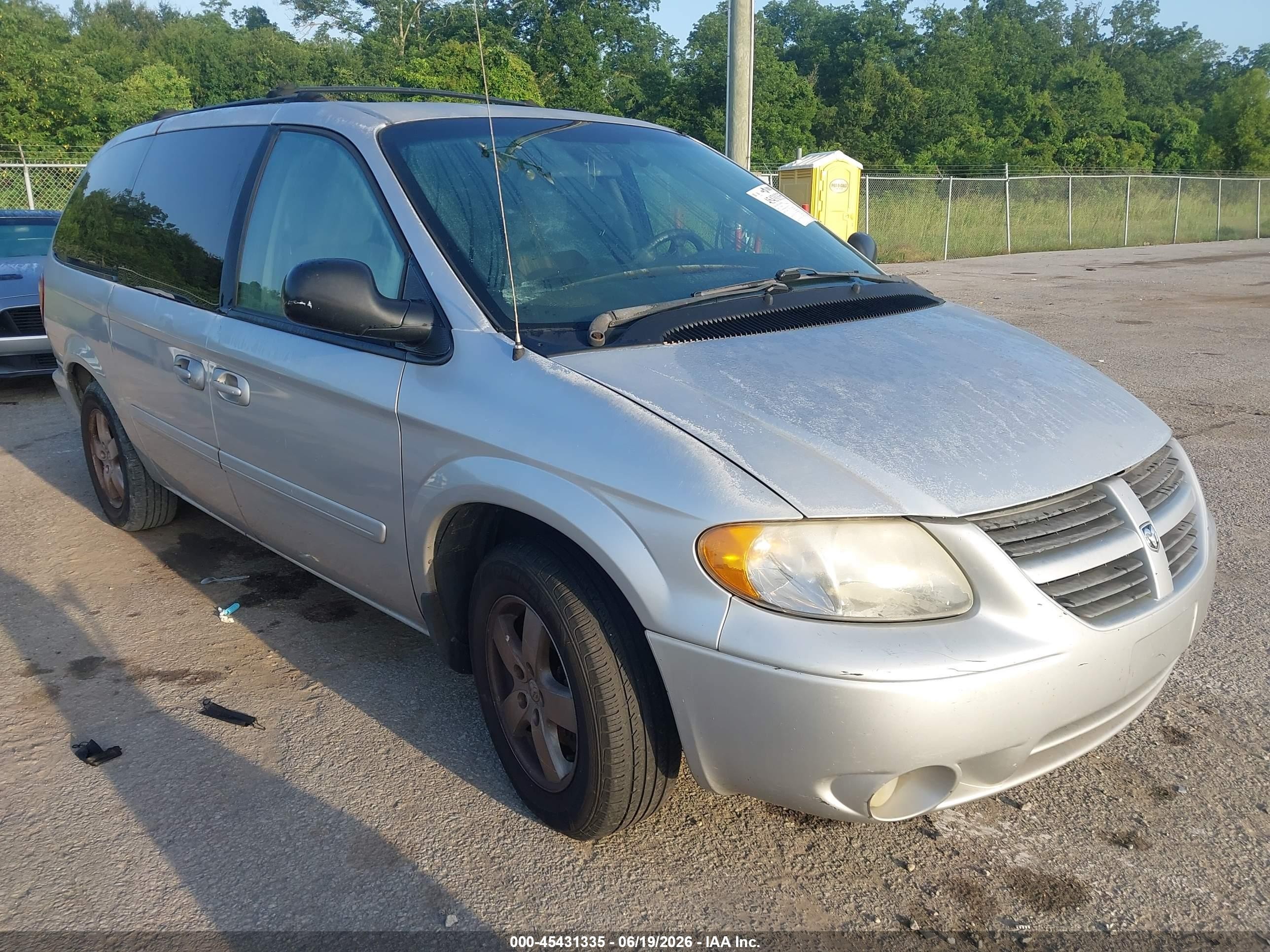2005 Dodge Caravan SXT, VIN 2D4GP44L65R462813 — Water / flood