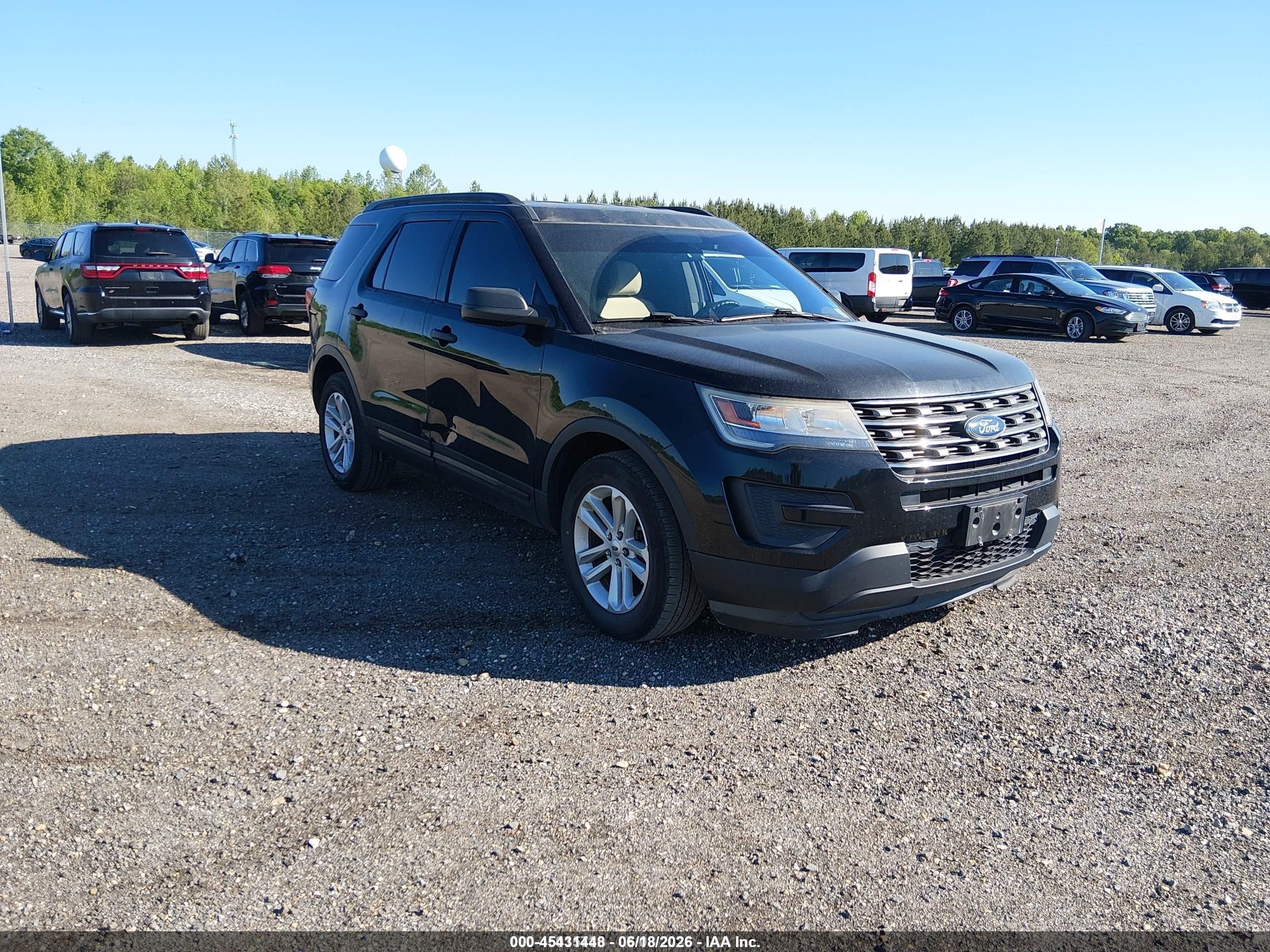 2017 Ford Explorer, VIN 1FM5K7B85HGD25351 — Normal wear