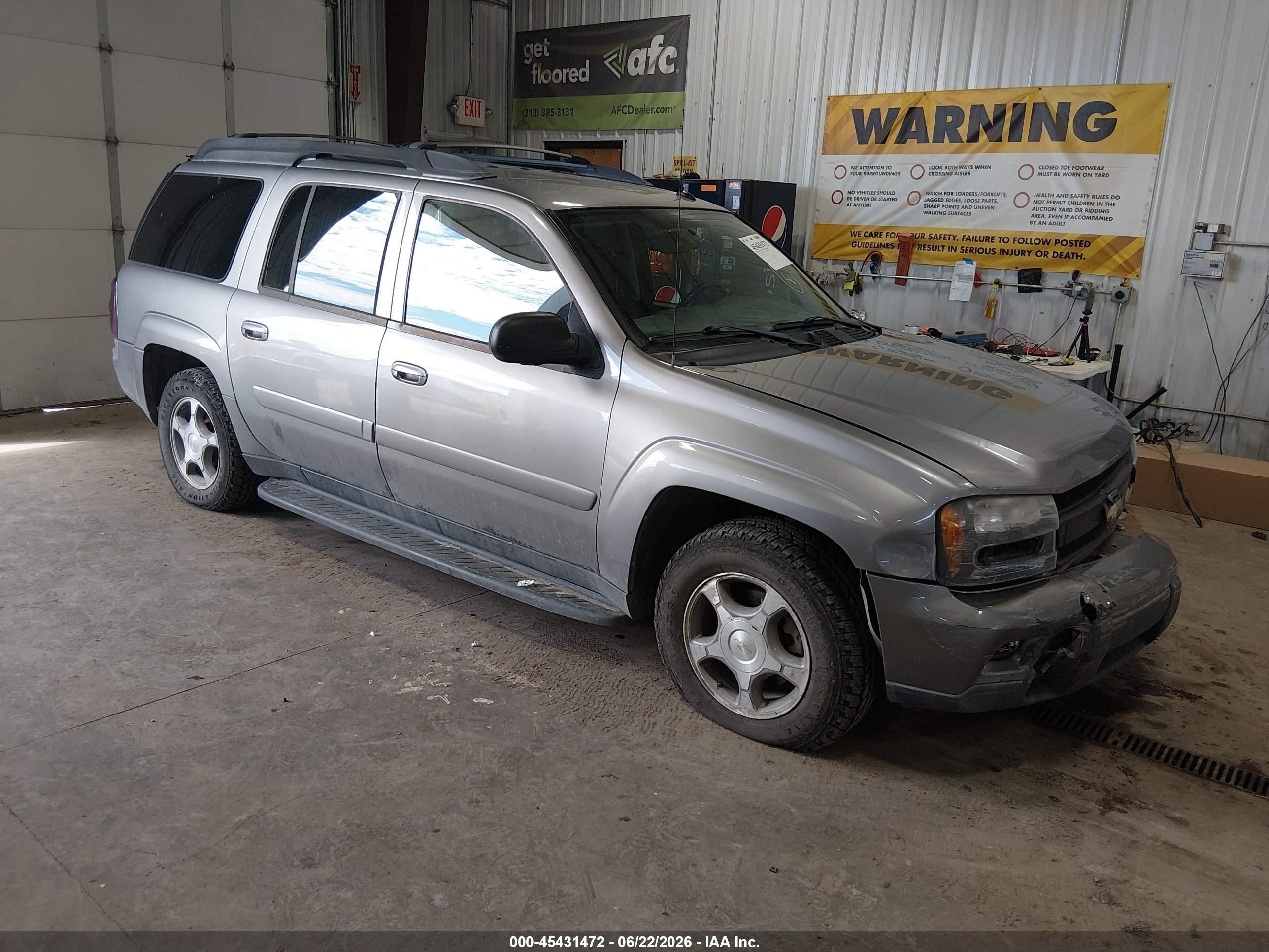 2005 Chevrolet TrailBlazer LS, VIN 1GNET16S756198406 — Front end