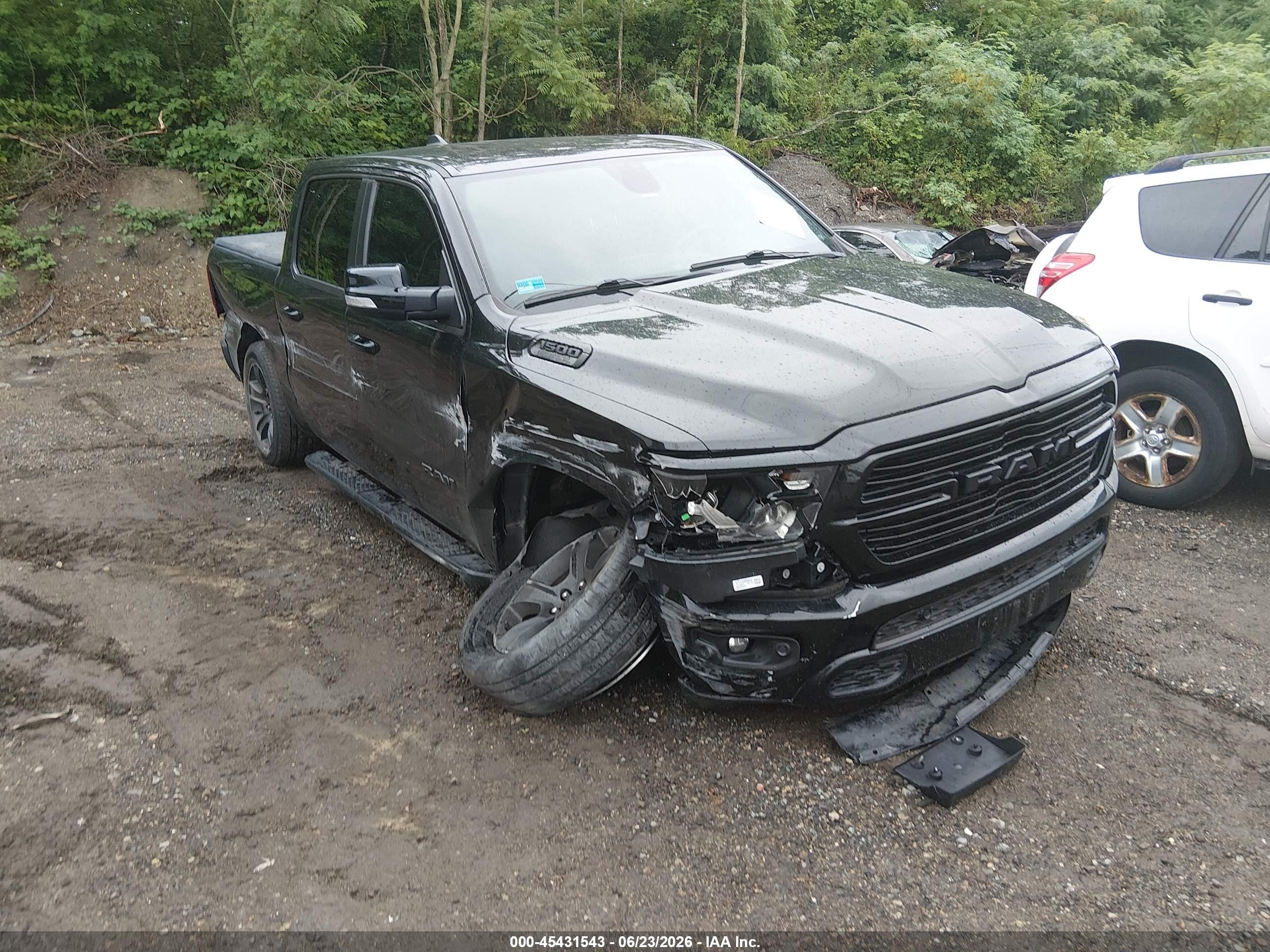 2020 Ram 1500 Big Horn, VIN 1C6SRFFTXLN134970 — Front end