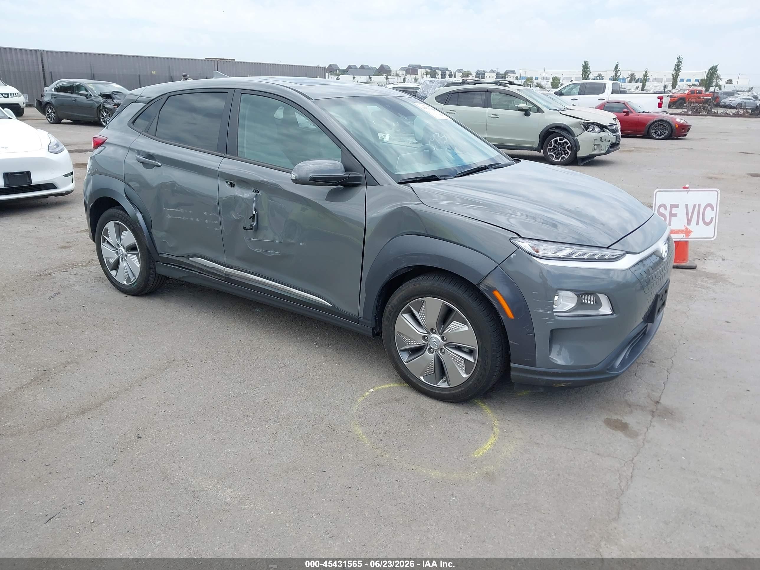 2021 Hyundai Kona Ultimate, VIN KM8K53AG1MU131570 — Front end