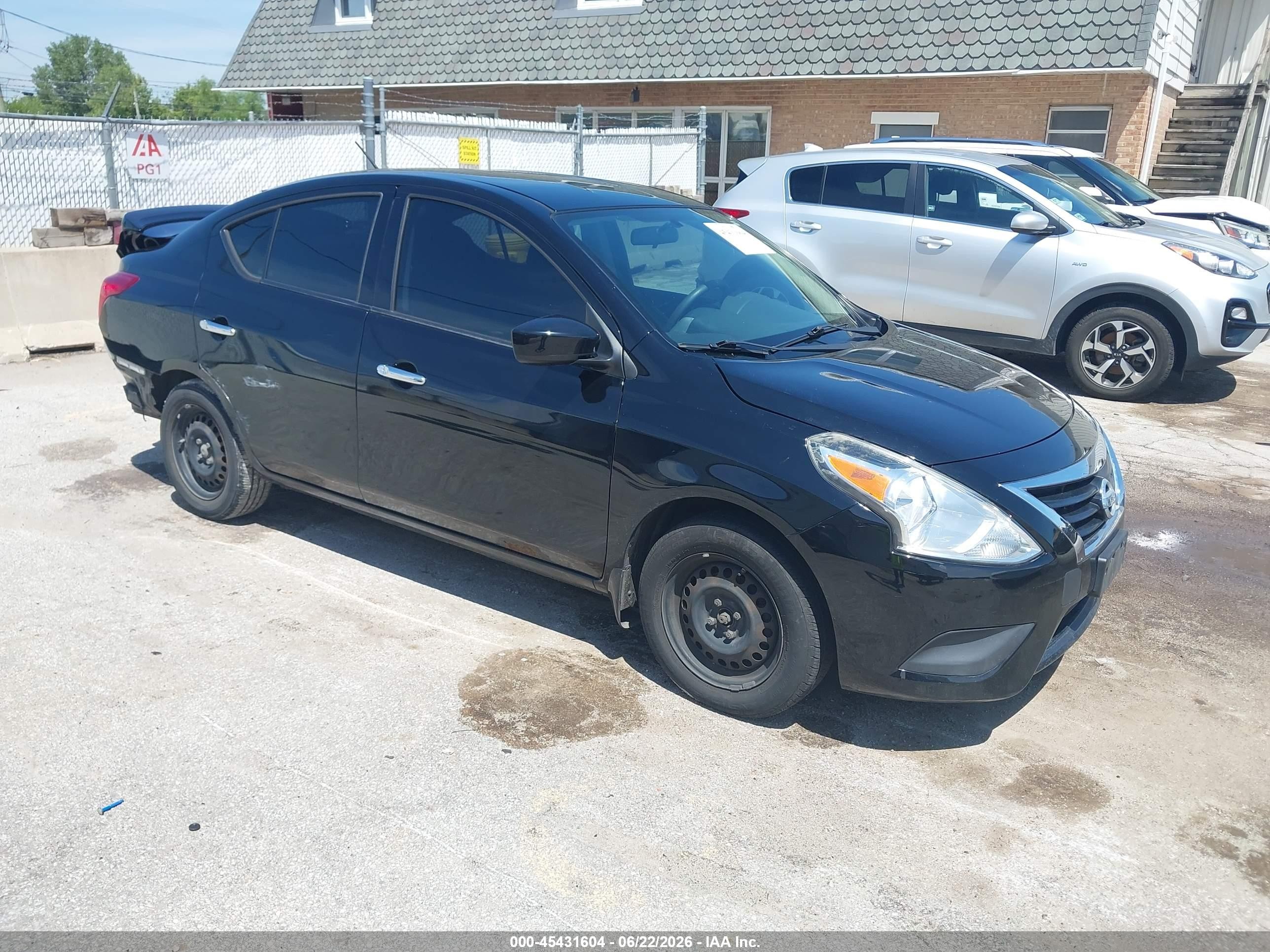 2016 Nissan Versa SV, VIN 3N1CN7APXGL865920 — Зад