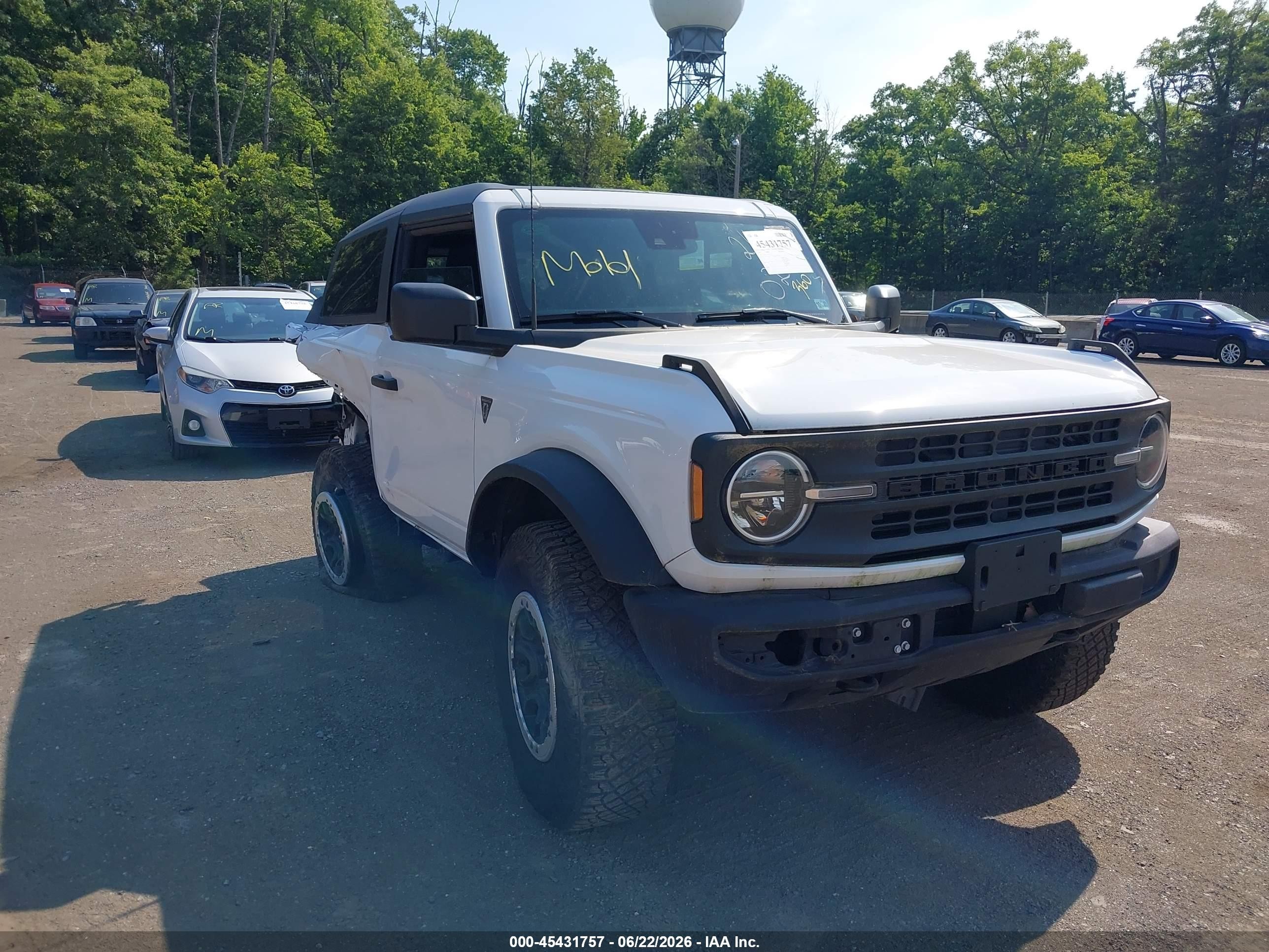 2022 Ford Bronco Black Diamond, VIN 1FMDE5CH2NLB74011 — Rear end