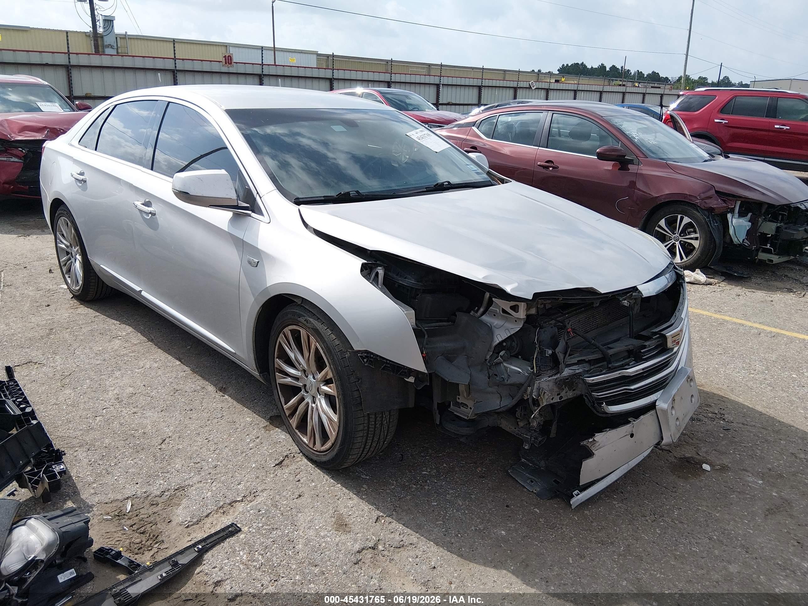 2019 Cadillac XTS Luxury, VIN 2G61M5S31K9126943 — Front end