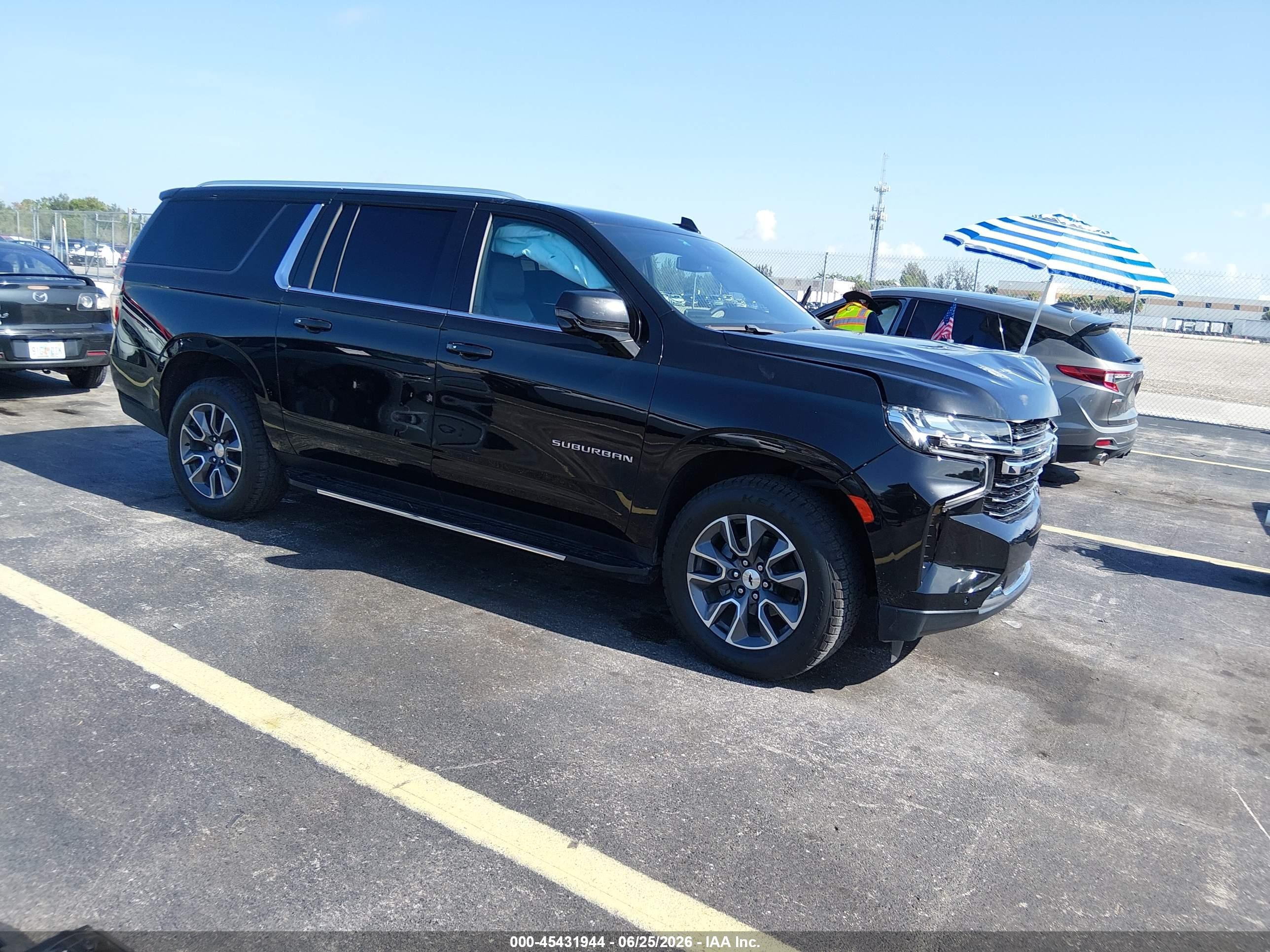 2024 Chevrolet Suburban LT, VIN 1GNSCCKD9RR206371 — Front end