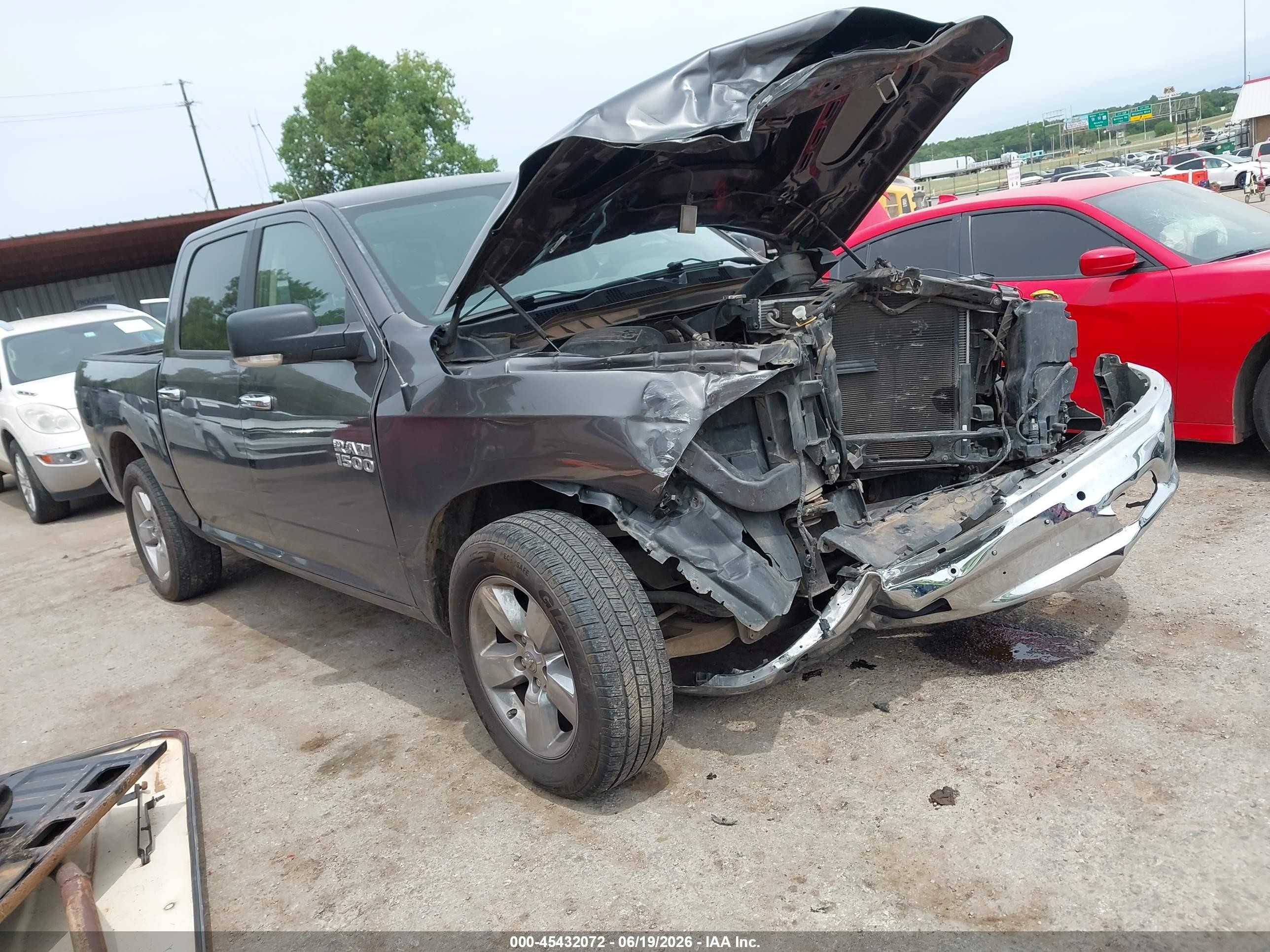 2017 Ram 1500 Lone Star, VIN 1C6RR6LG7HS825226 — Перед