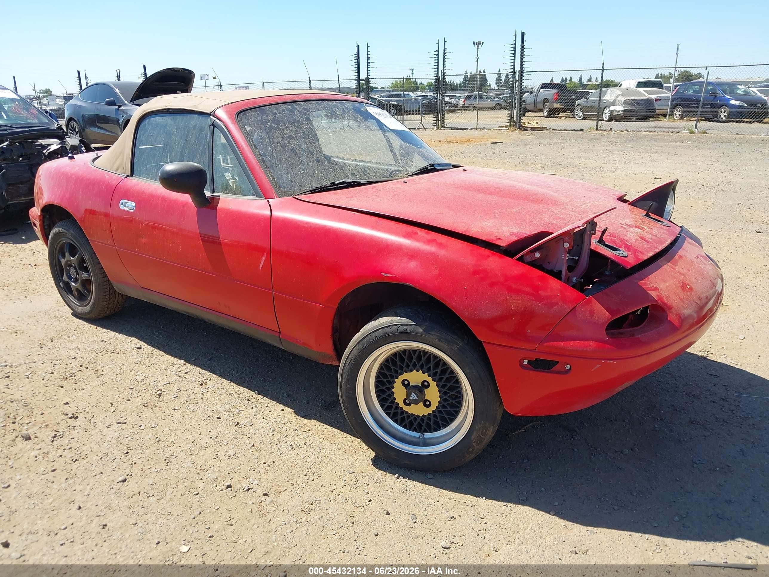 1996 Mazda MX-5 Miata, VIN JM1NA353XT0716691 — Normal wear
