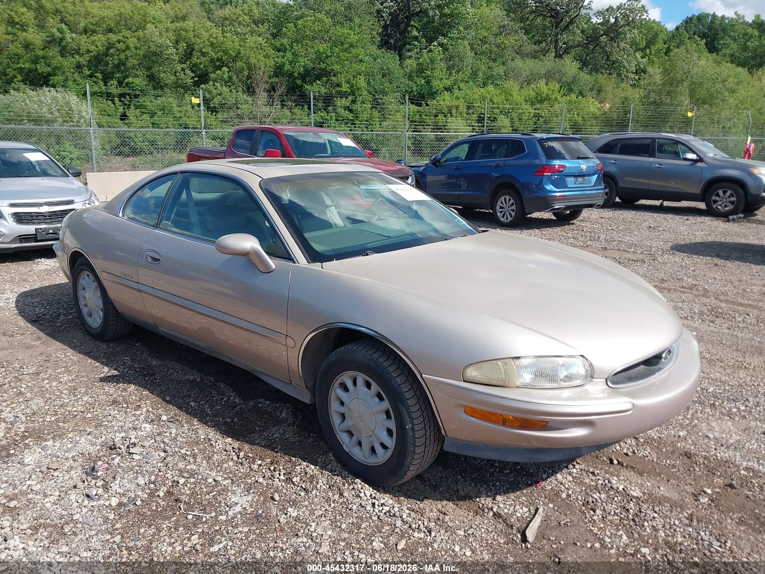1998 Buick Riviera, VIN 1G4GD221XW4707222 — Not stated