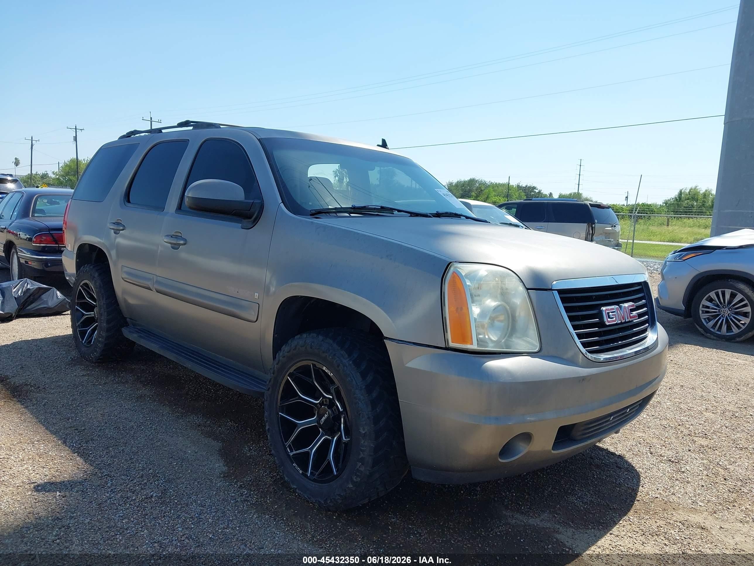 2007 GMC Yukon SLE, VIN 1GKFC13C97J328877 — Front end