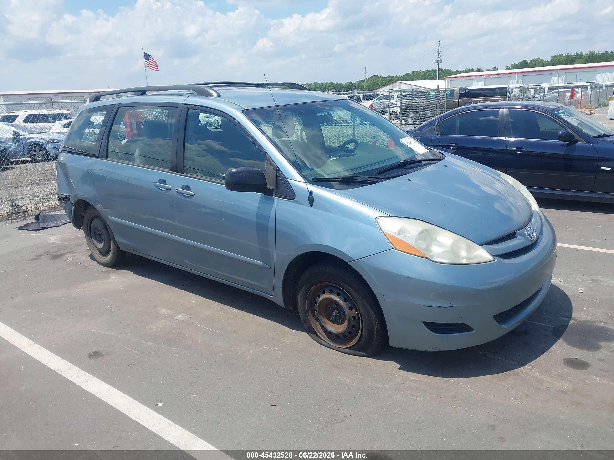 2007 Toyota Sienna LE, VIN 5TDZK23C97S001089 — Rear end