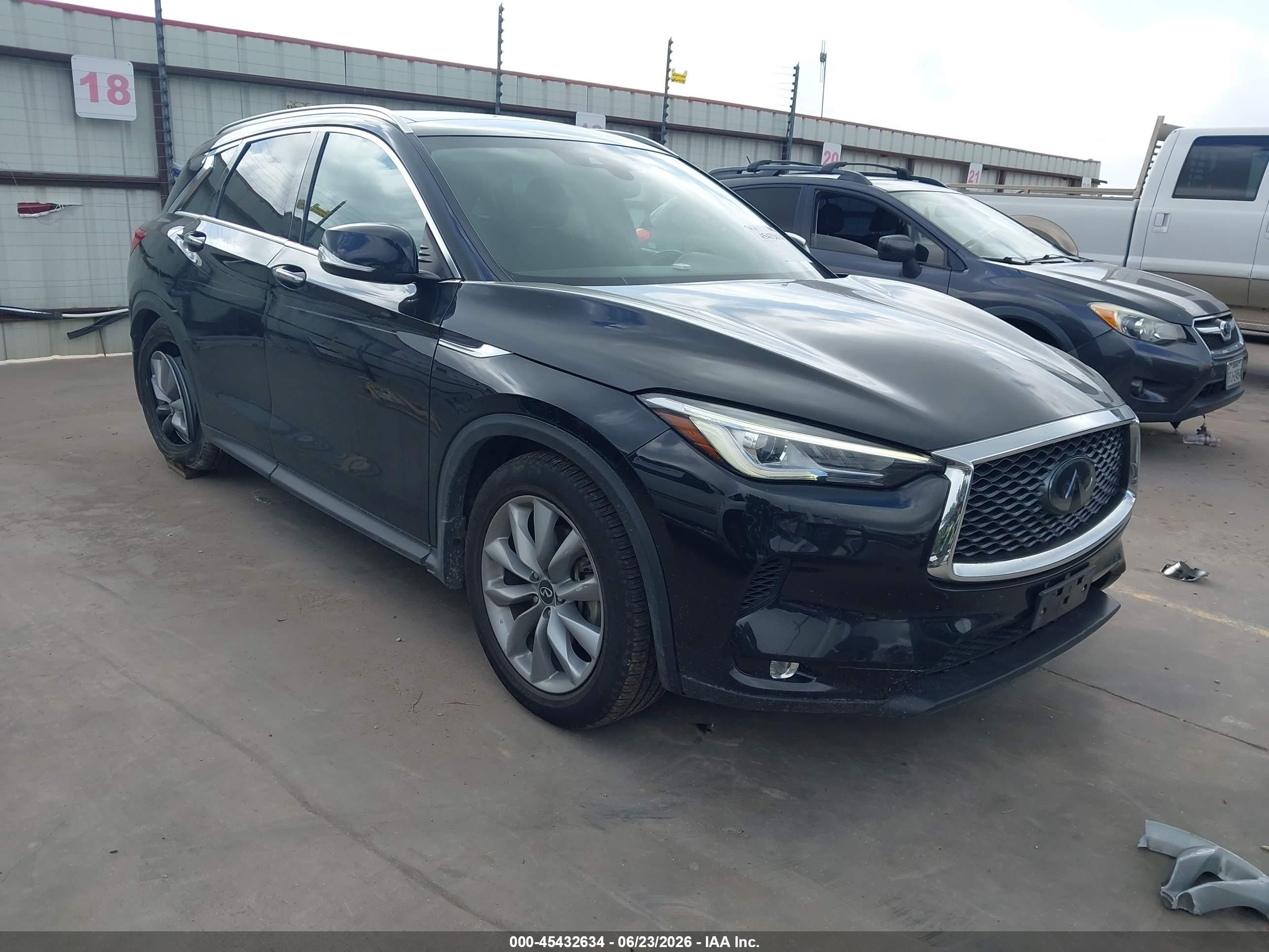 2020 Infiniti QX50 Luxe, VIN 3PCAJ5M30LF112659 — Бок